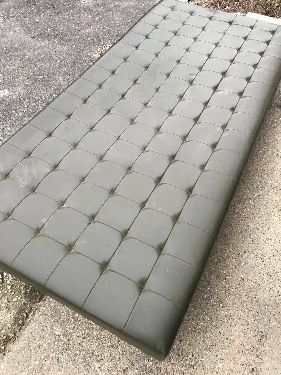 Green fabric chaise longue, Mid-Century style from the 1960s, 195×91 cm.