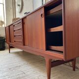 Teak row Johannes Andersen Samcom