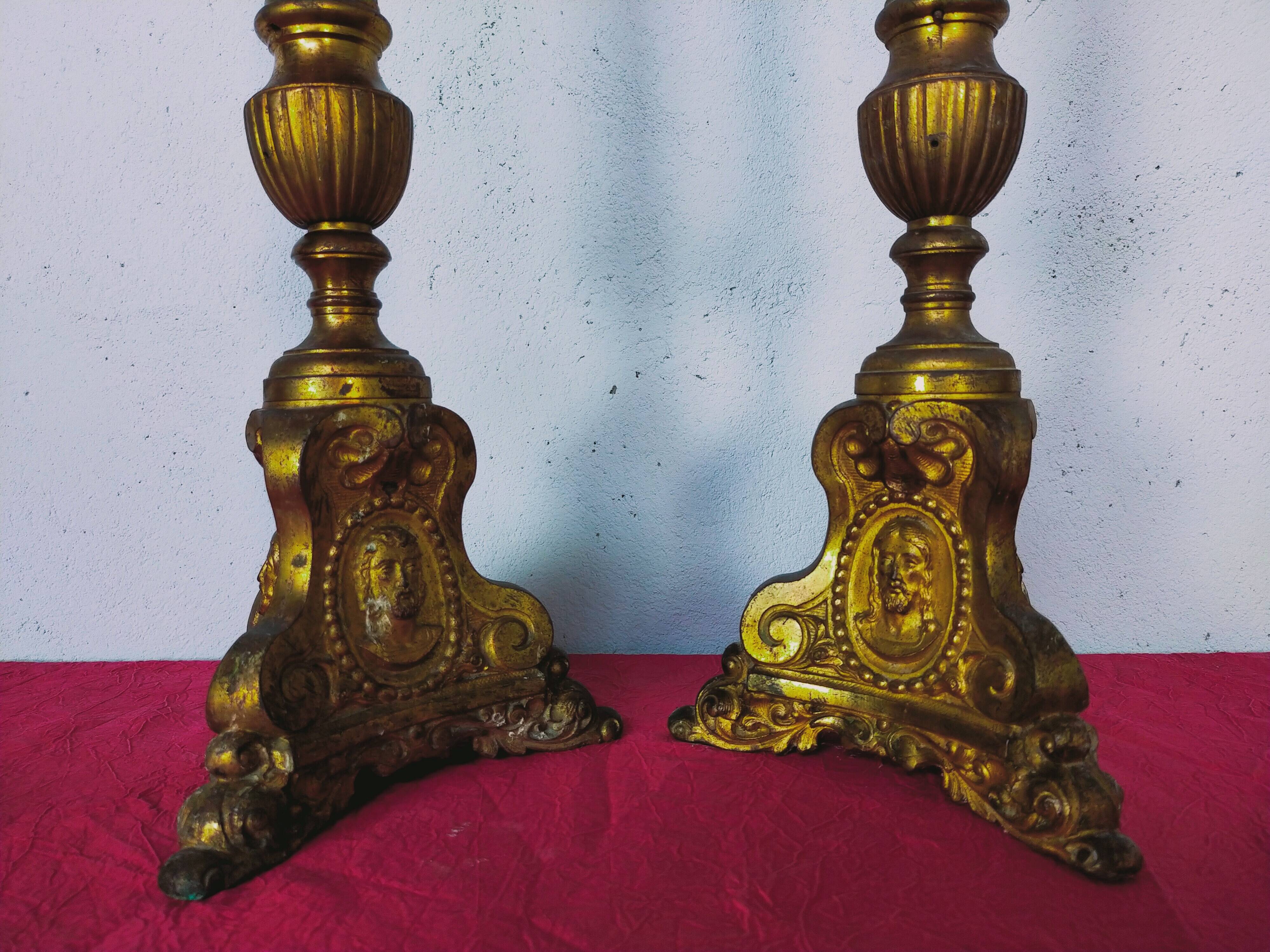 Paire de pique-cierges, bougeoirs XIXème en bronze et laiton