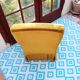 Fauteuil rapaud en velours moutarde
