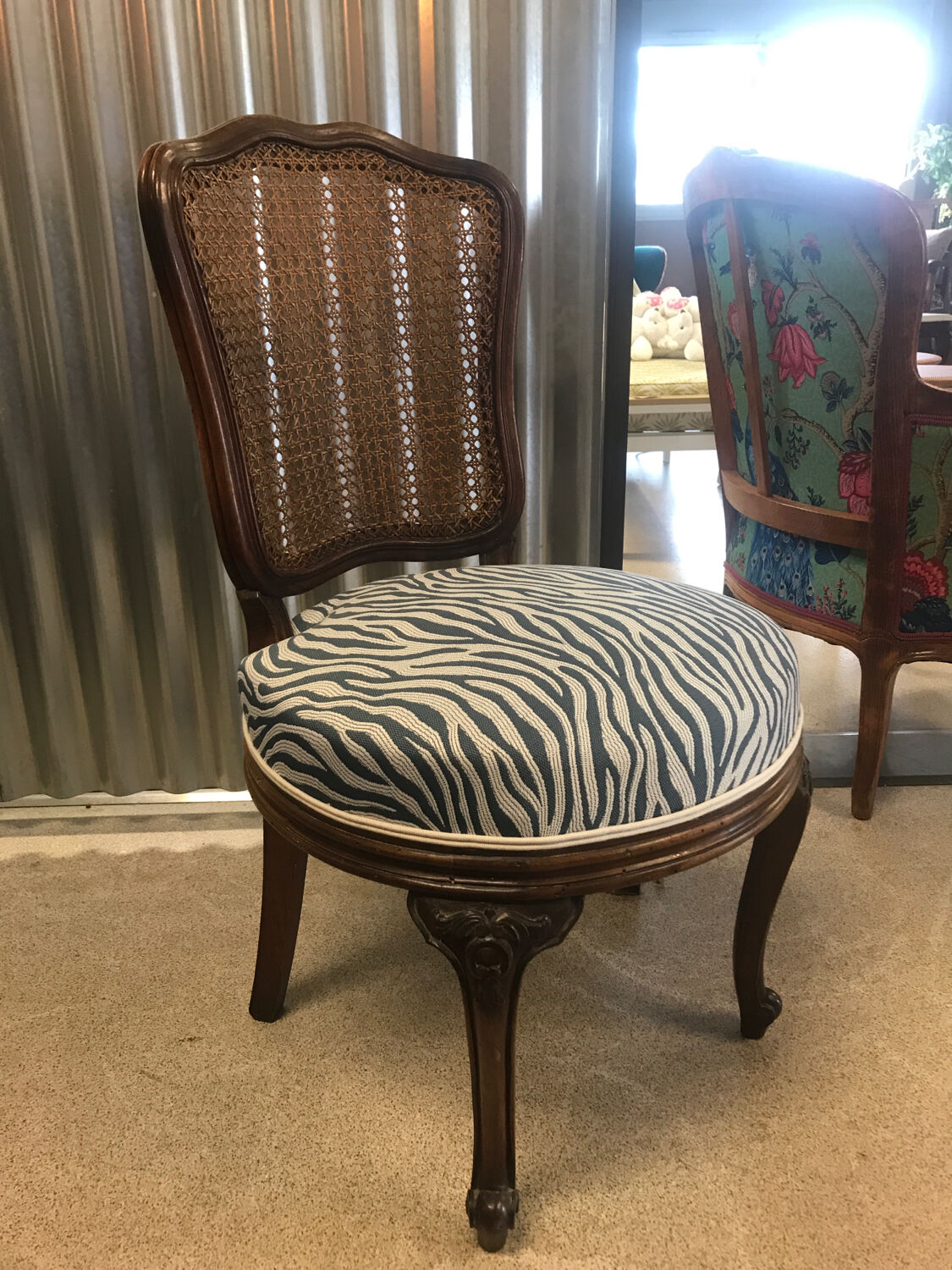Flying chair in Louis XV style, cane backrest, perfect seat.
