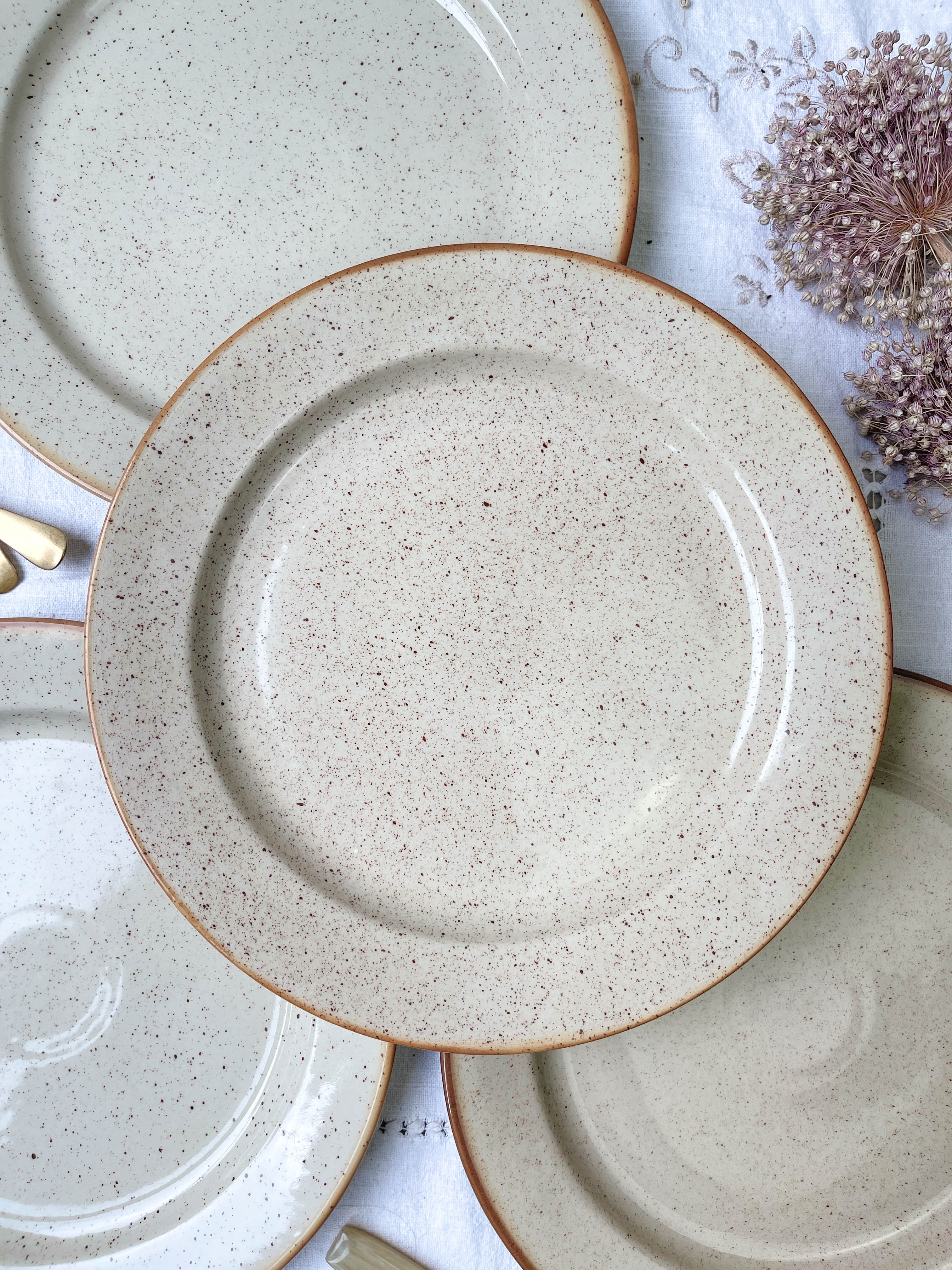 Round dish in tulowice speckled sandstone