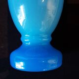 Vase en verre opalin couleur bleu ciel