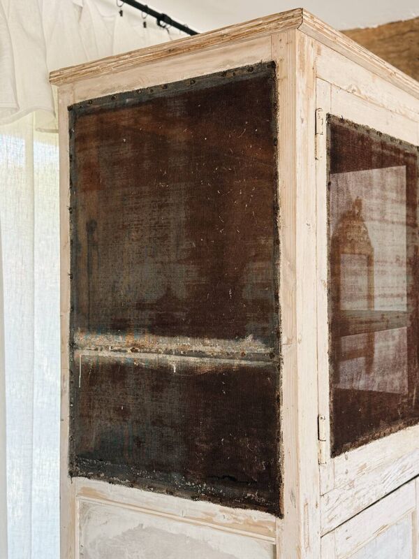 Buffet, vaisselier en bois patiné écru