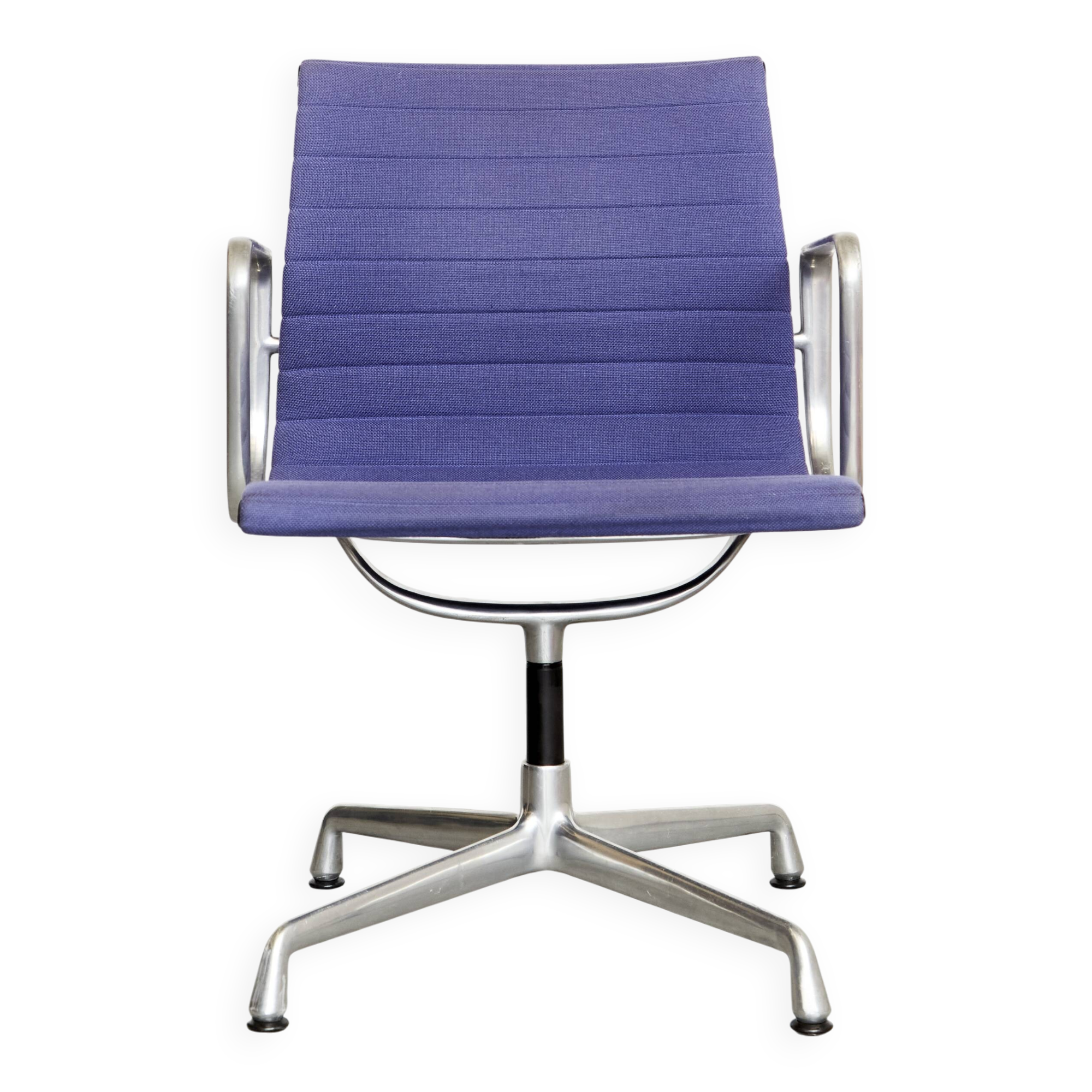 Chaise Aluminium Group EA 108 de Charles & Ray Eames pour Vitra