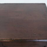 Charmant et intemporel meuble-commode ancien en chêne anglais du début du XIXe siècle, avec deux portes et une serrure fonctionnelle.