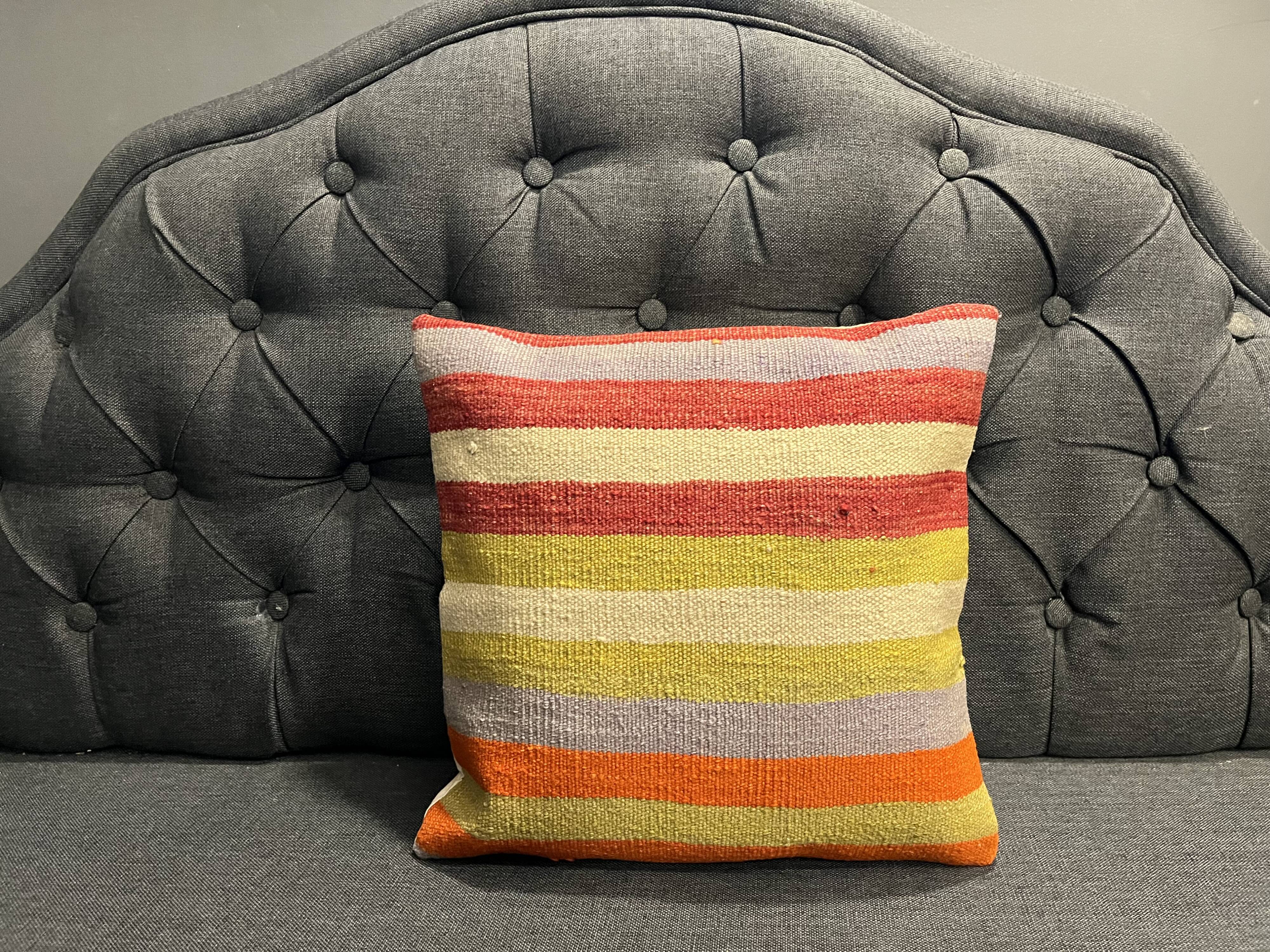 Coussin en laine turque à rayures