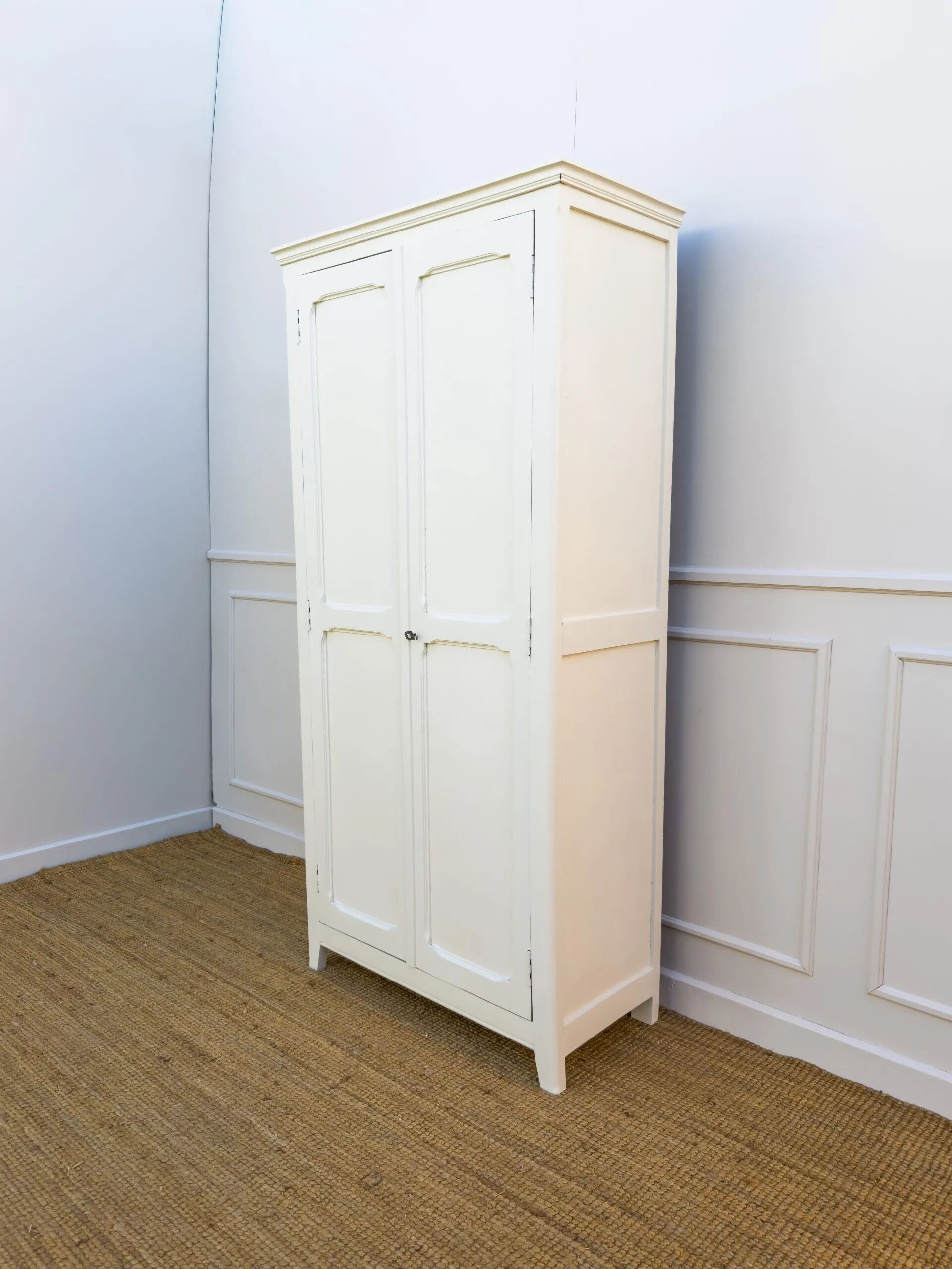 Armoire parisienne