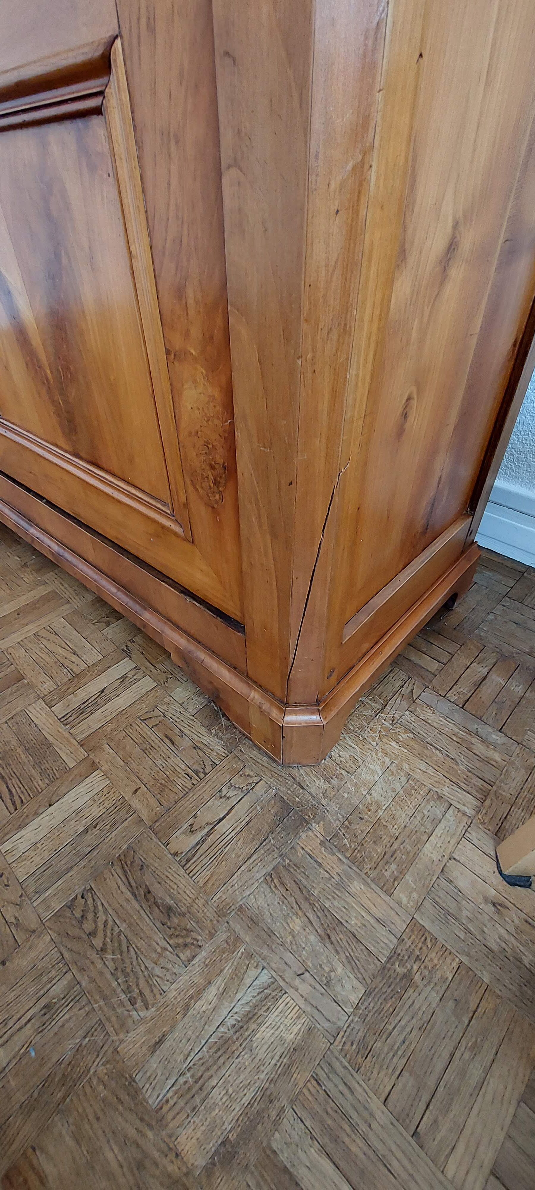 Louis Philippe / Merisier Library