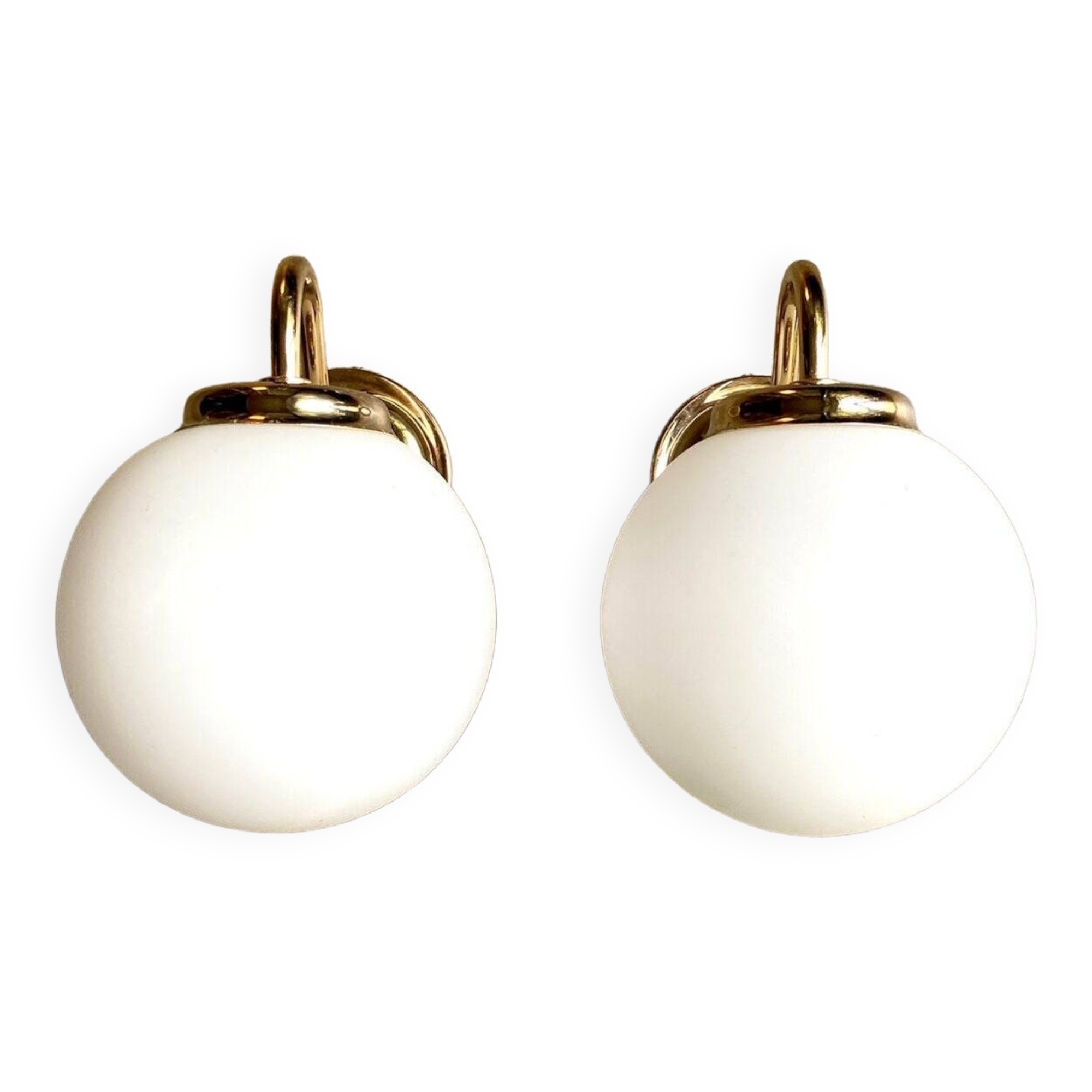 2 wall lamps in gilded metal and white opaline