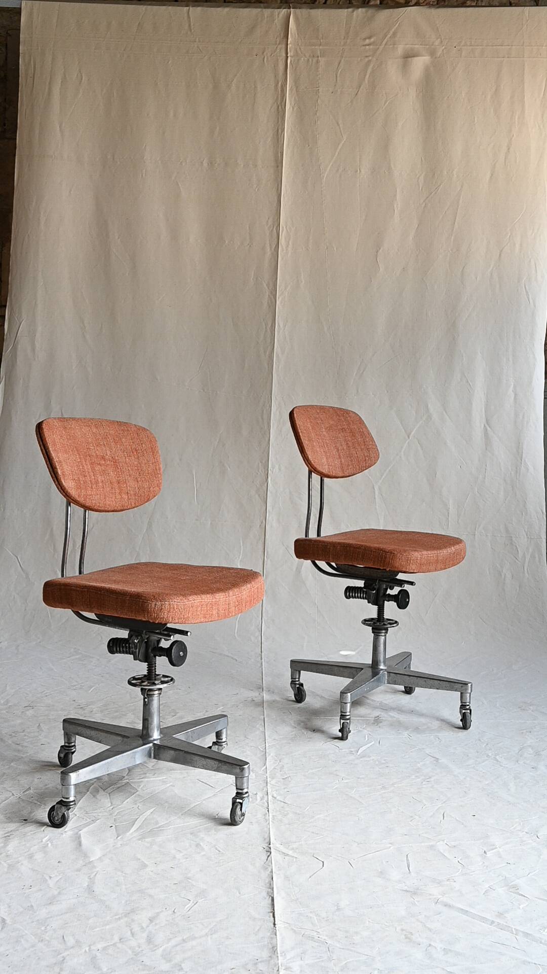 Paire de chaises industrielles