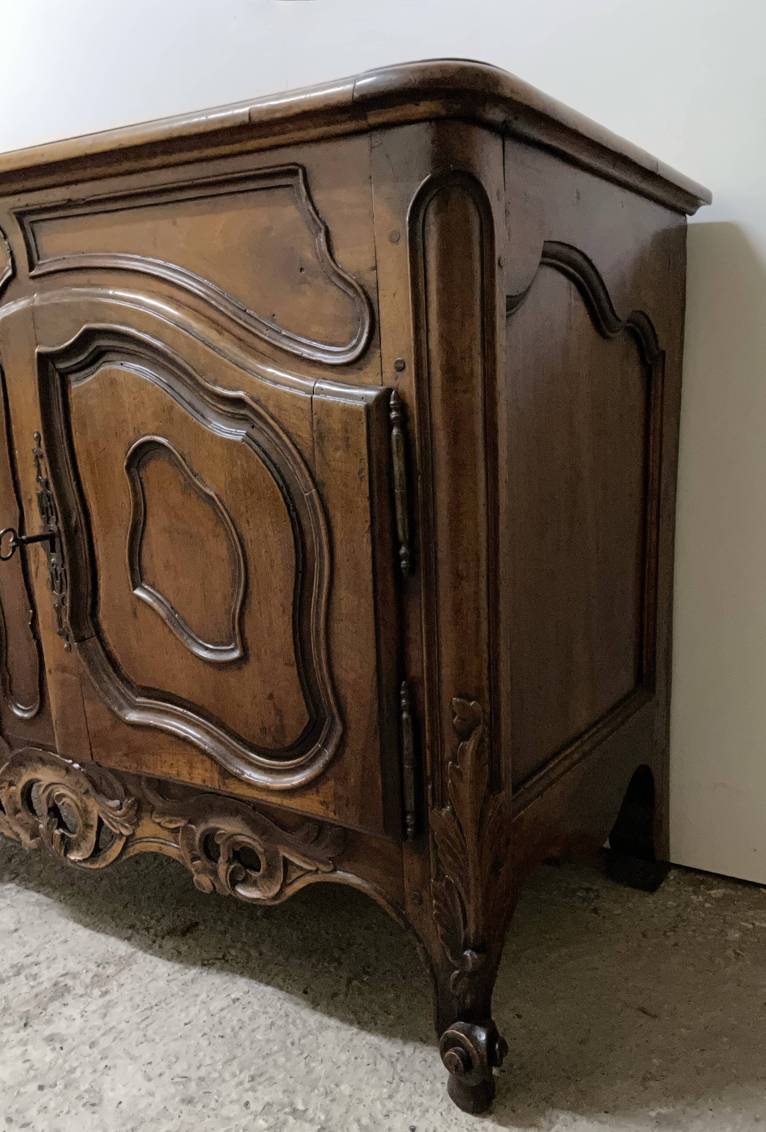Provencal credenza in walnut eighteenth century