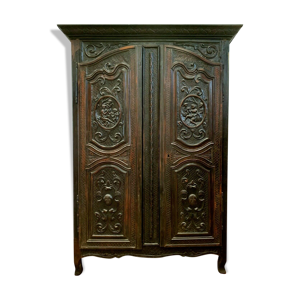Armoire Louis XV en chêne sculpté