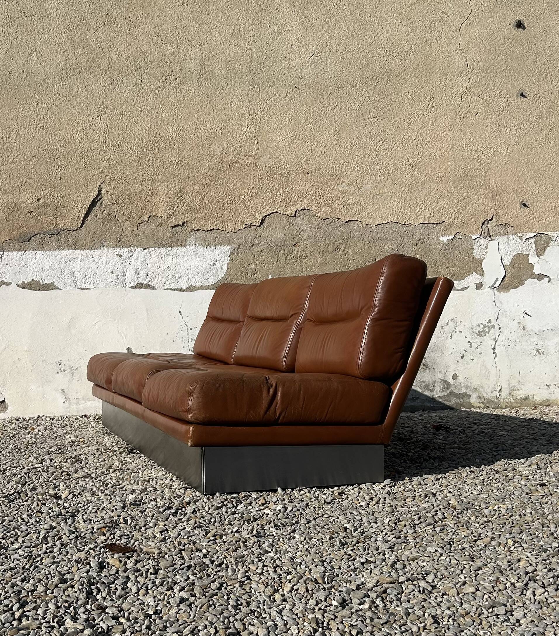 Three-seater canapé in brushed aluminium and brown leather, France, 1970.