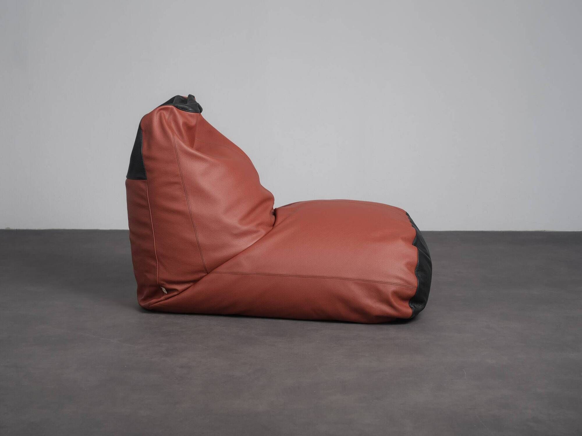 Pair of Boya leather lounge chairs by Roderick Vos for Pode, Netherlands, 2016