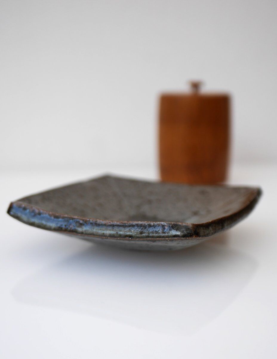 Mid-century modern pottery dish by Janet Leach, England