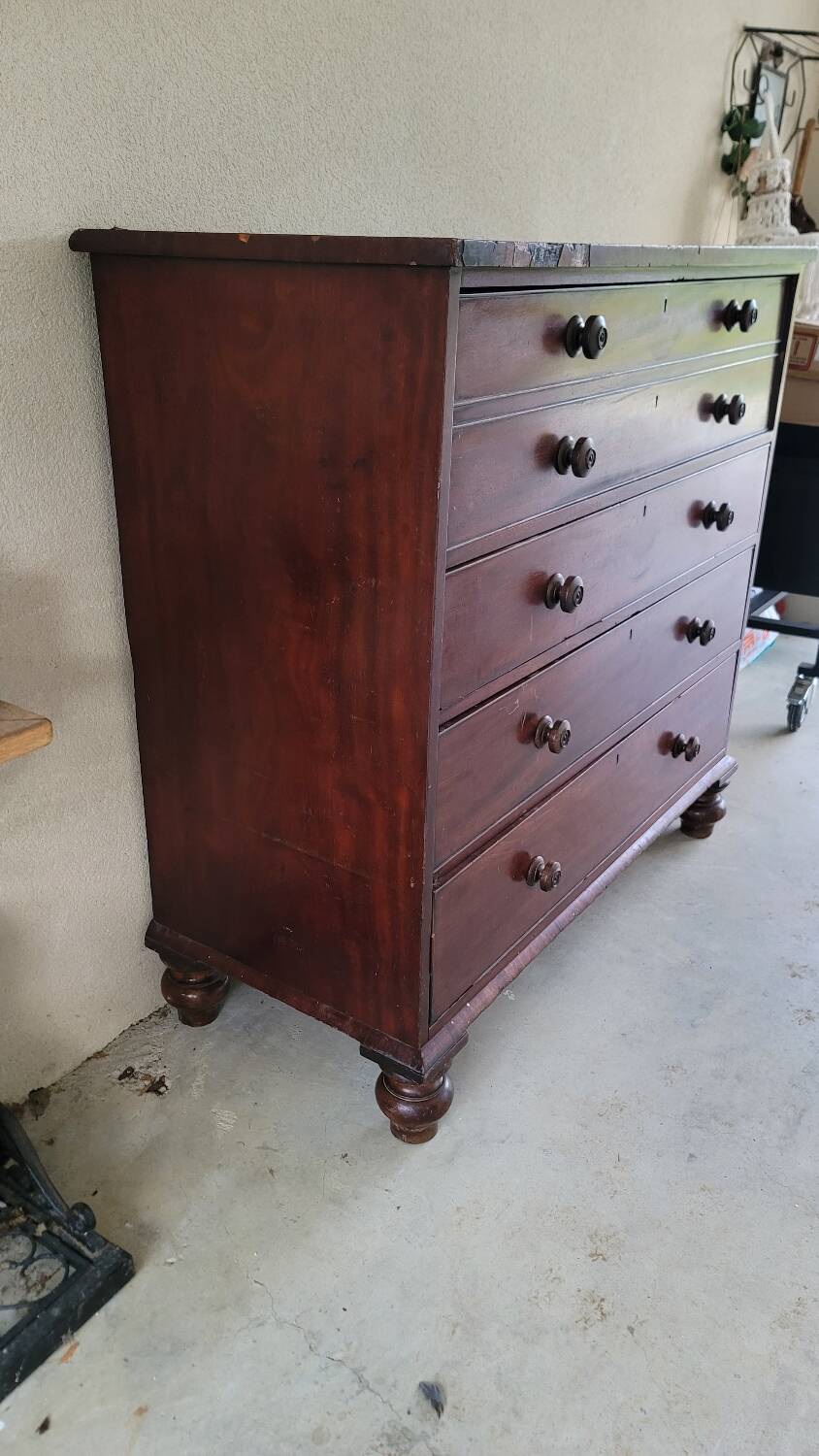 Victorian chest of drawers