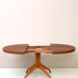 Scandinavian extending table by David Rosen