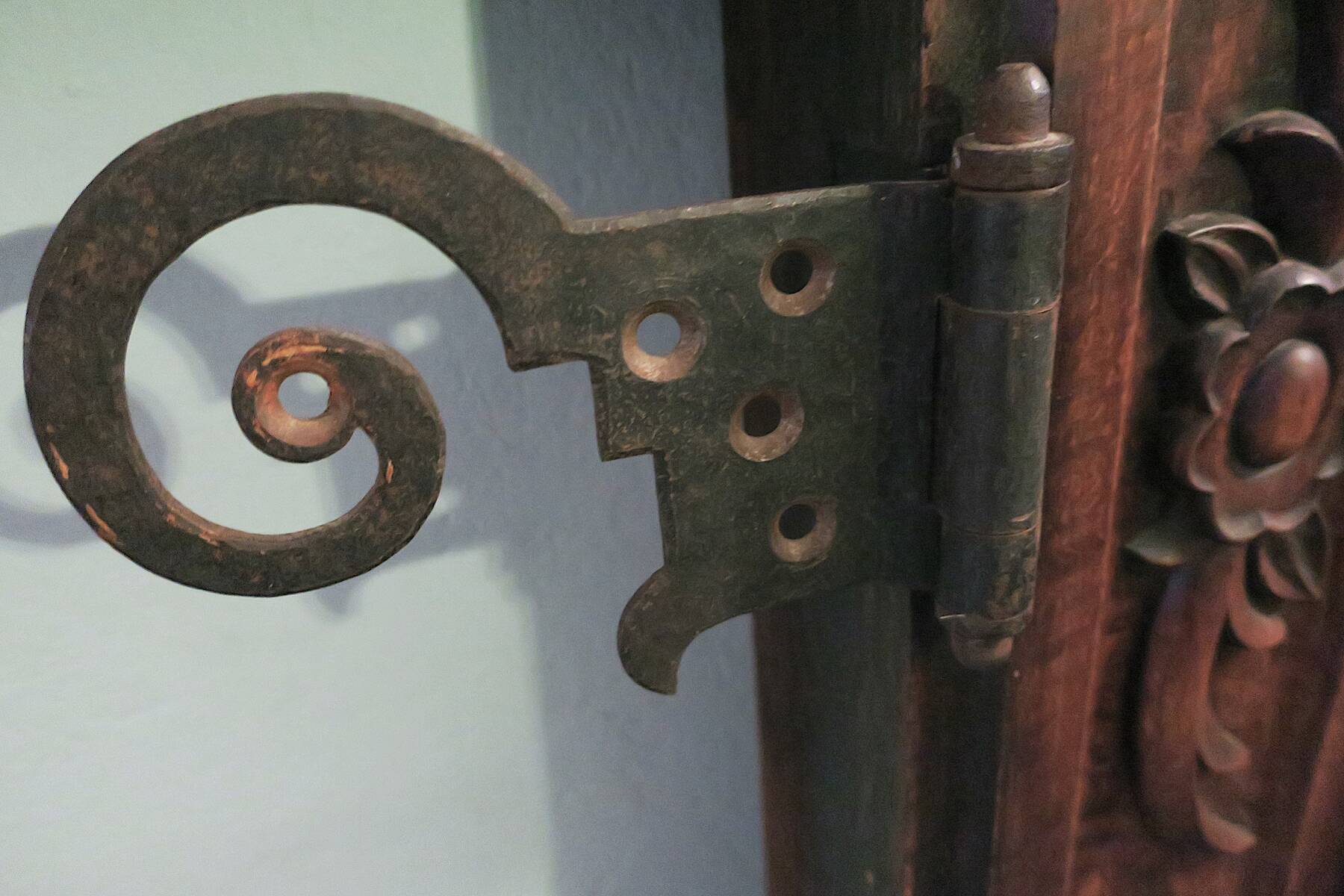 Art deco fireplace in carved solid teak and wrought iron, 1920