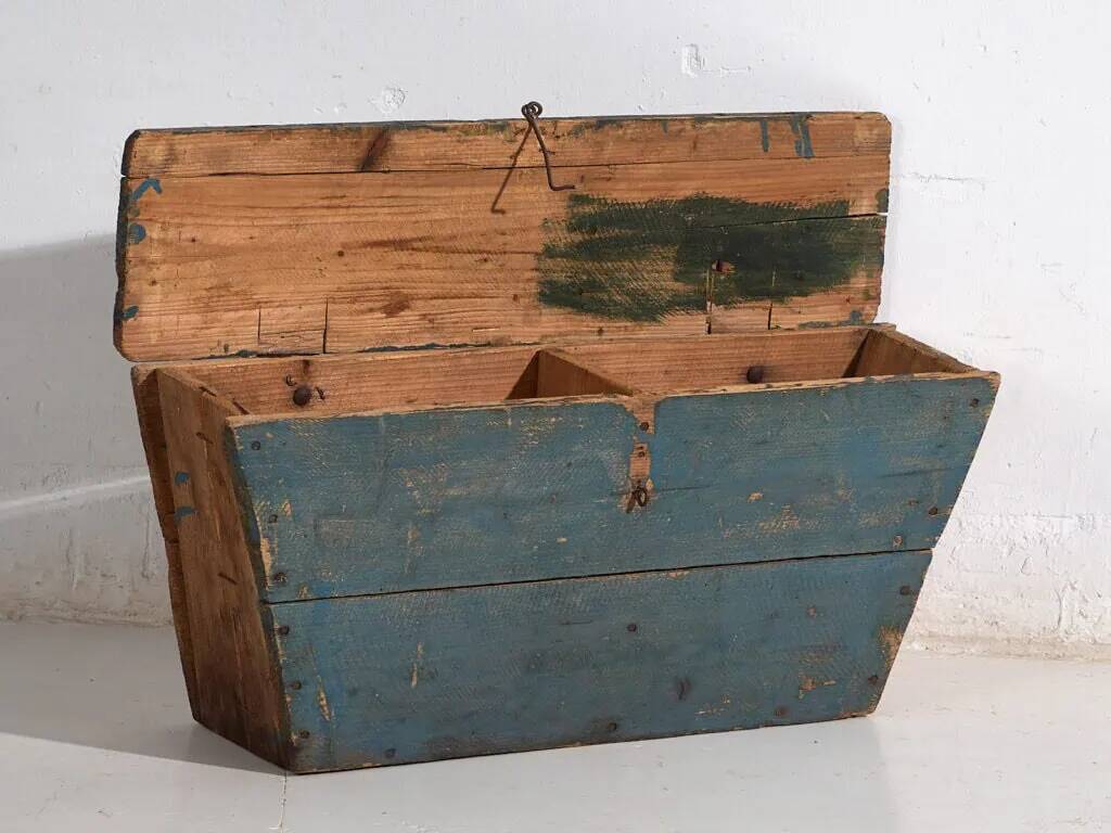 Old storage trunk (c.1920) #112