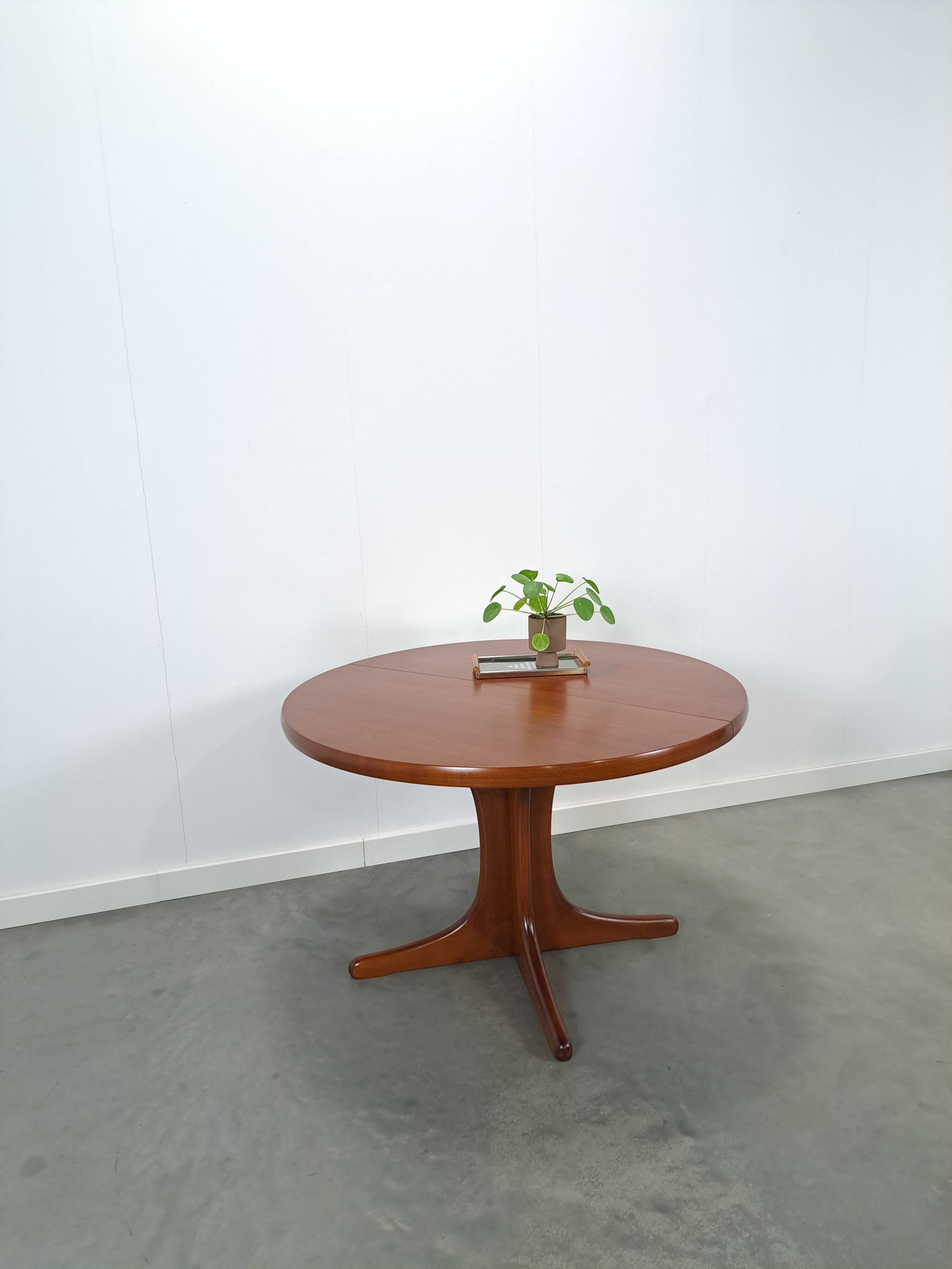 Rond ovaal teak uitschuifbare eettafel