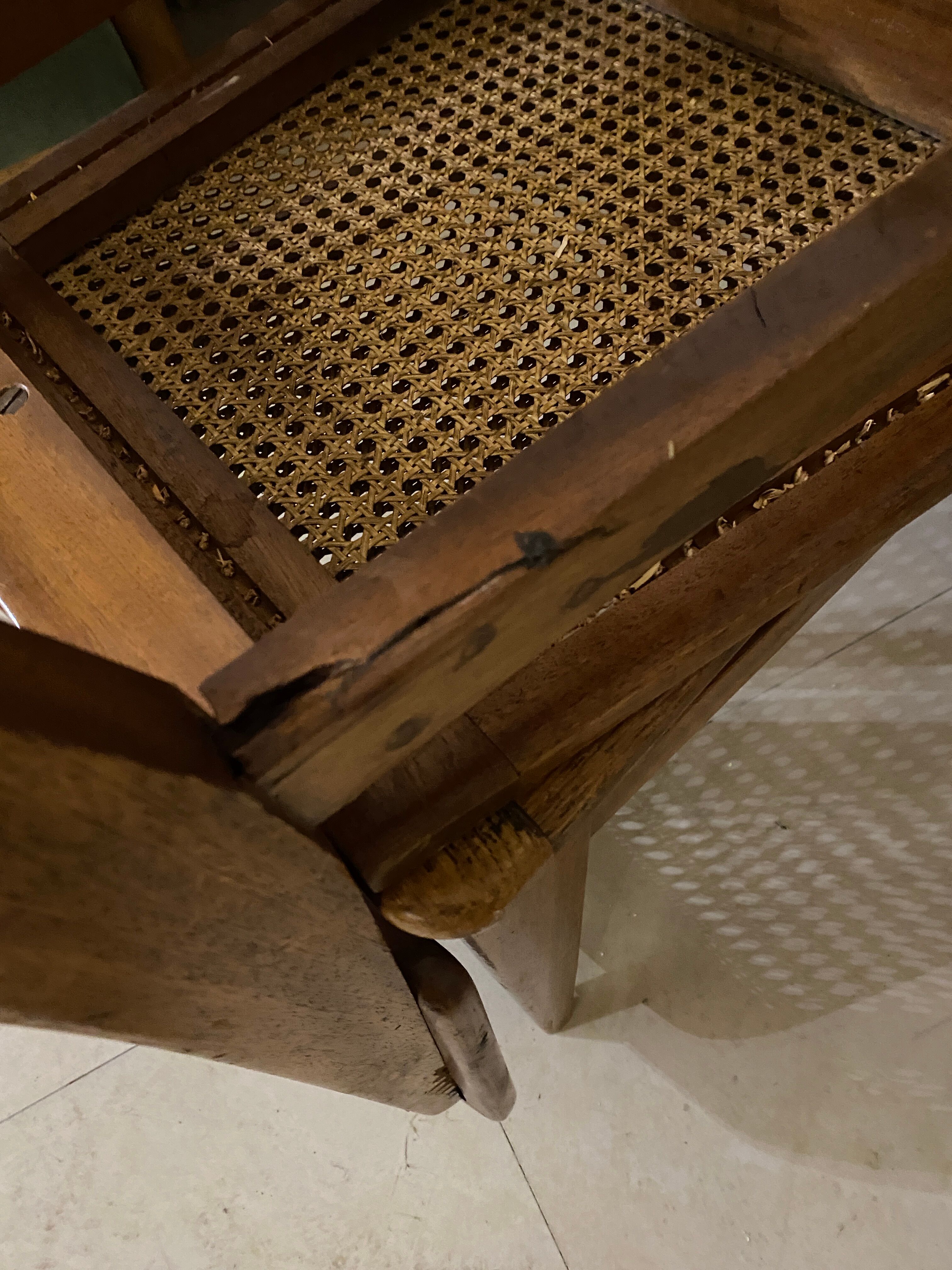 Série de six chaises cannées