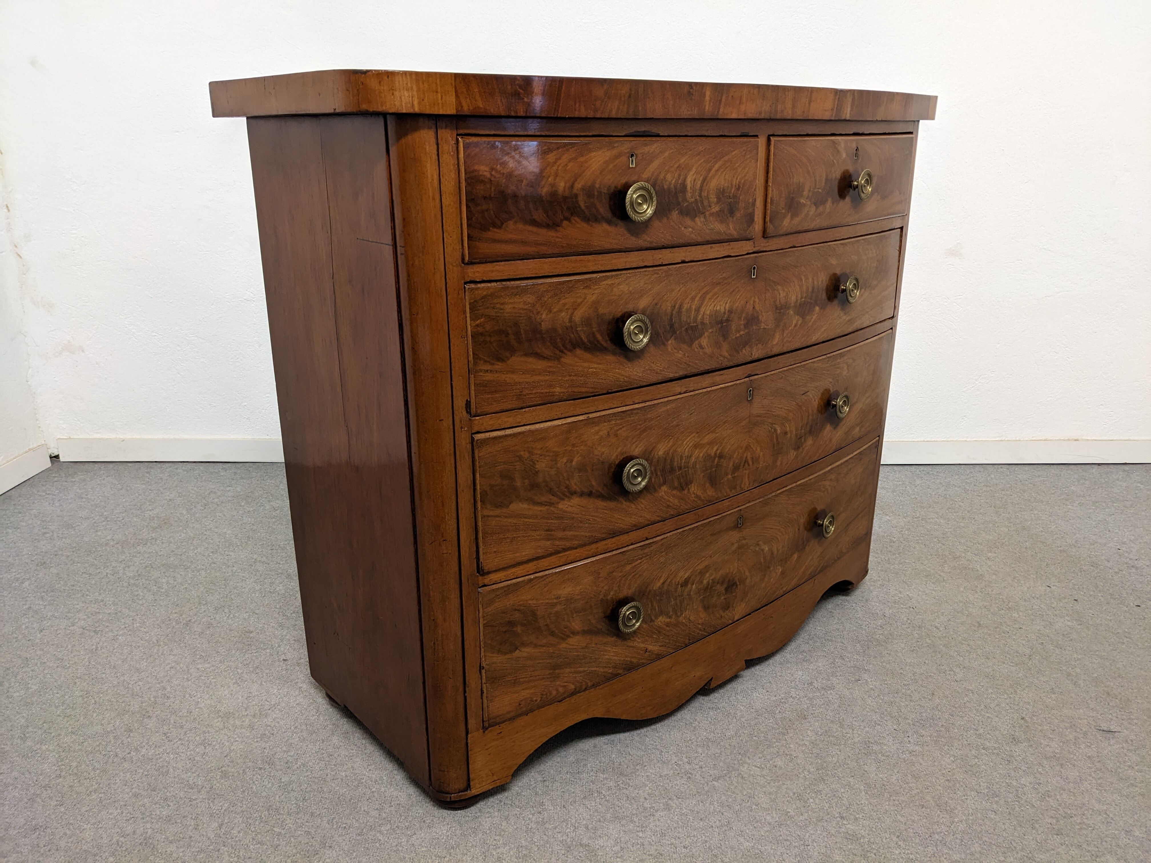 English mahogany chest of drawers circa 1900