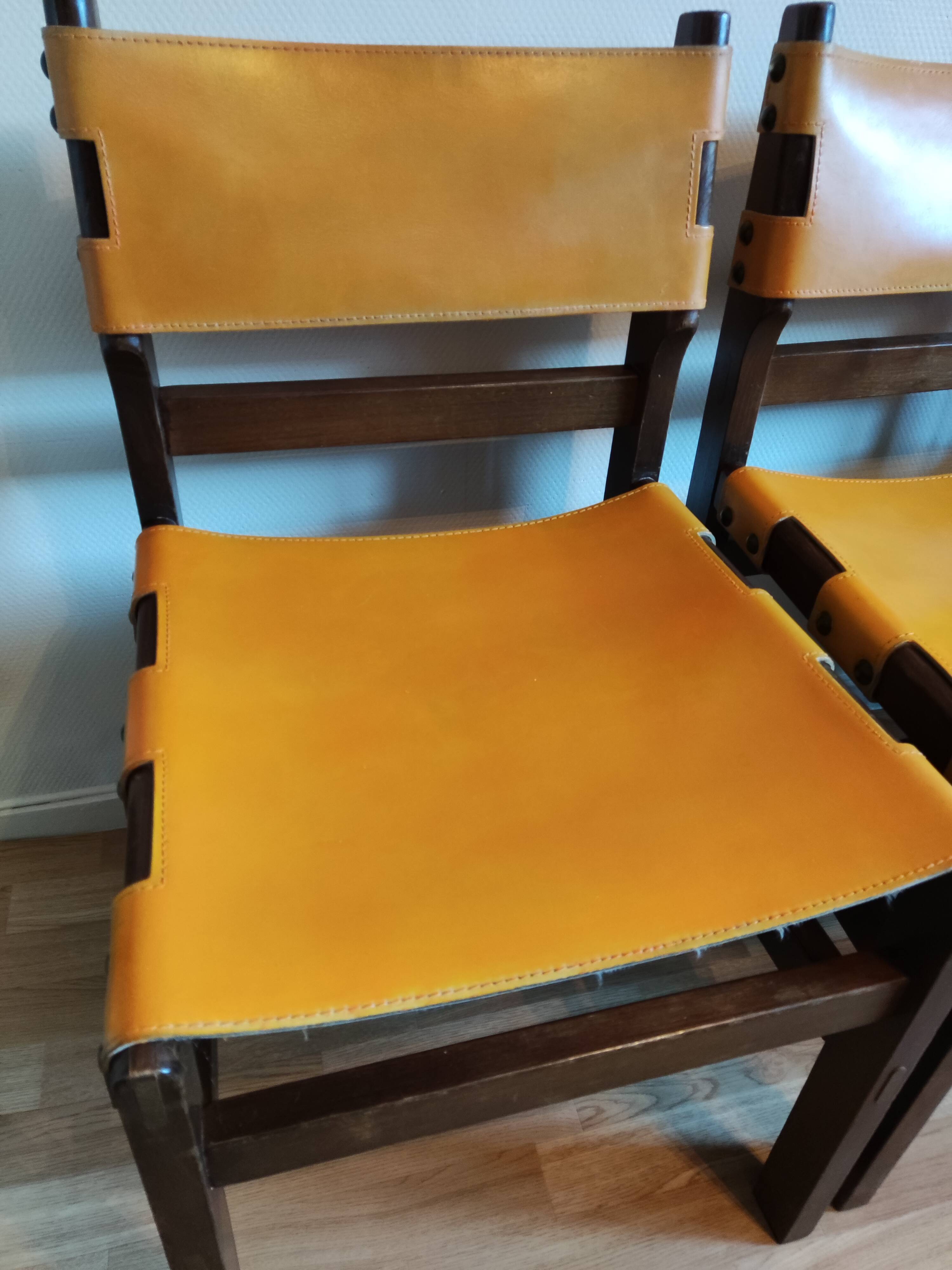 Chaises bois et cuir des années 70