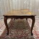 Table à manger en noyer de style Louis XV