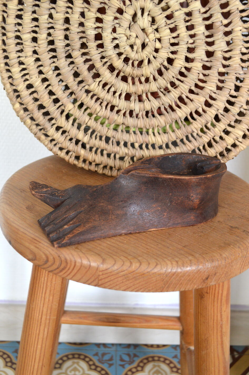 Cendrier pied en bois sculpté