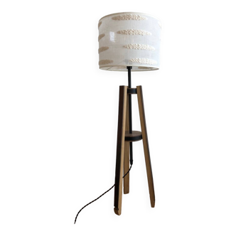 “Barrel” tripod lamp