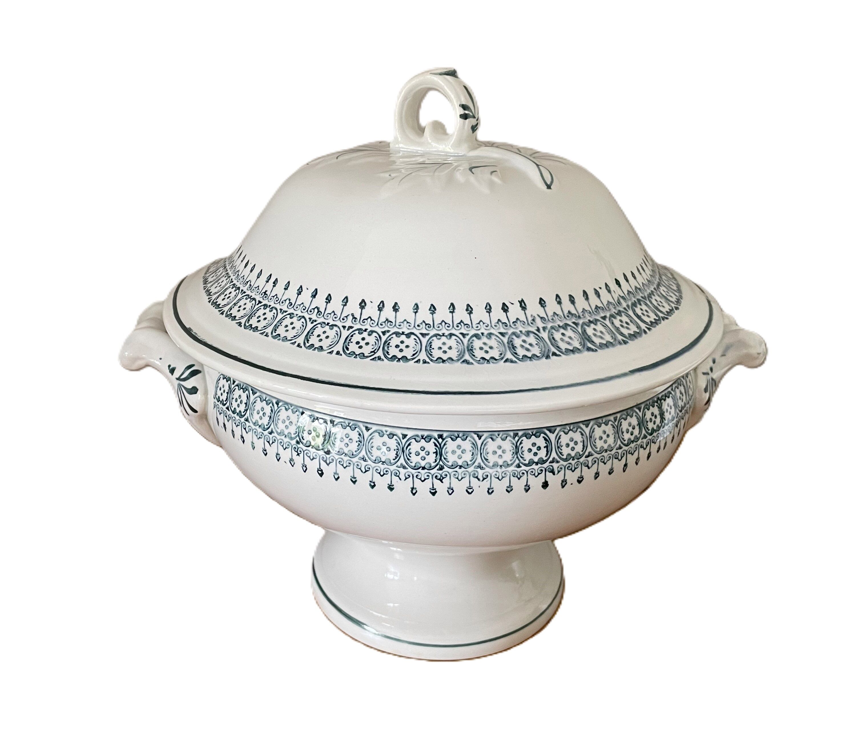 Antique earthenware soup tureen from Saint-Amand (North)