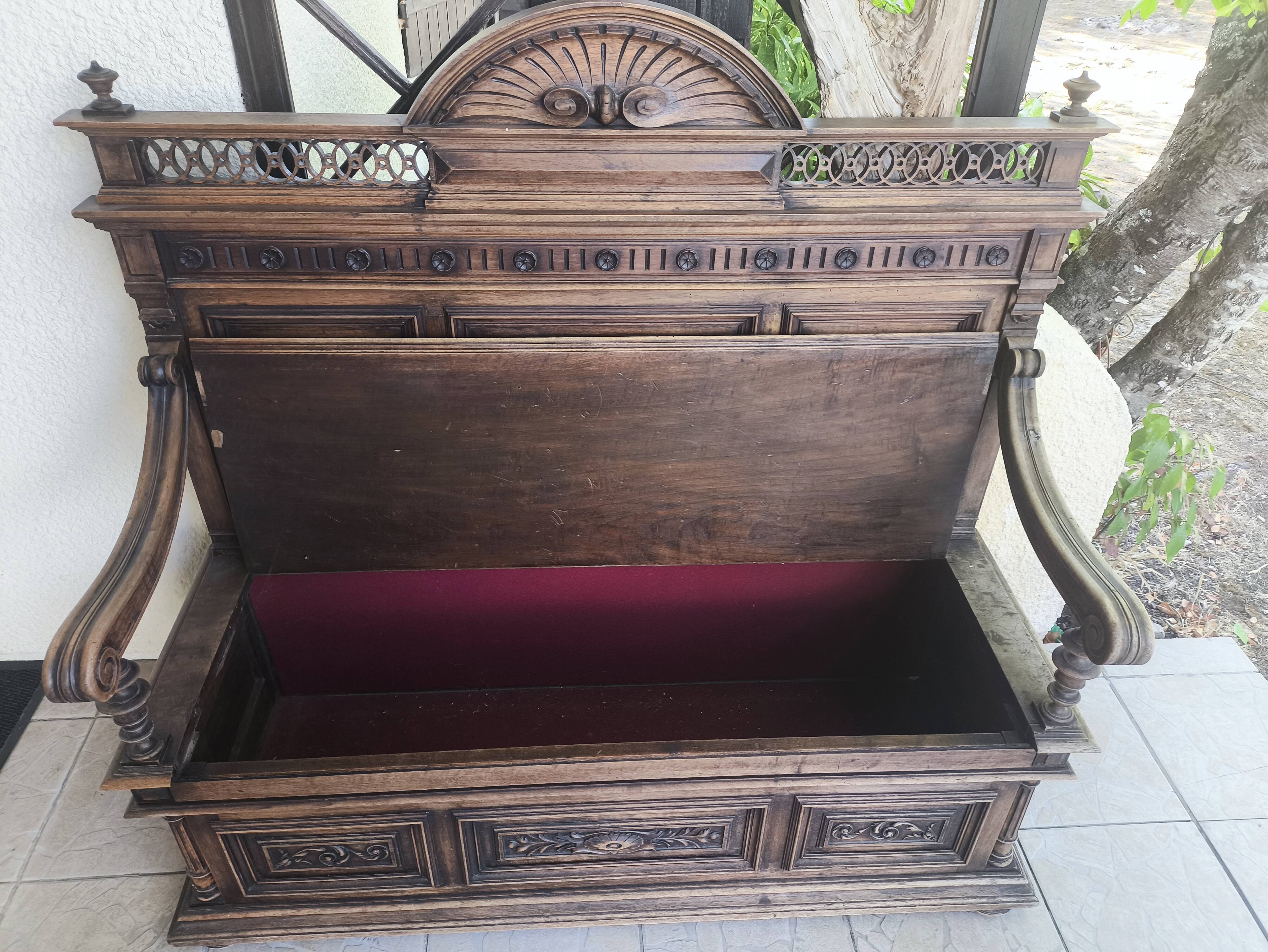 Banquette-coffre ancienne style Henri II / Néo-Renaissance en bois sculpté
