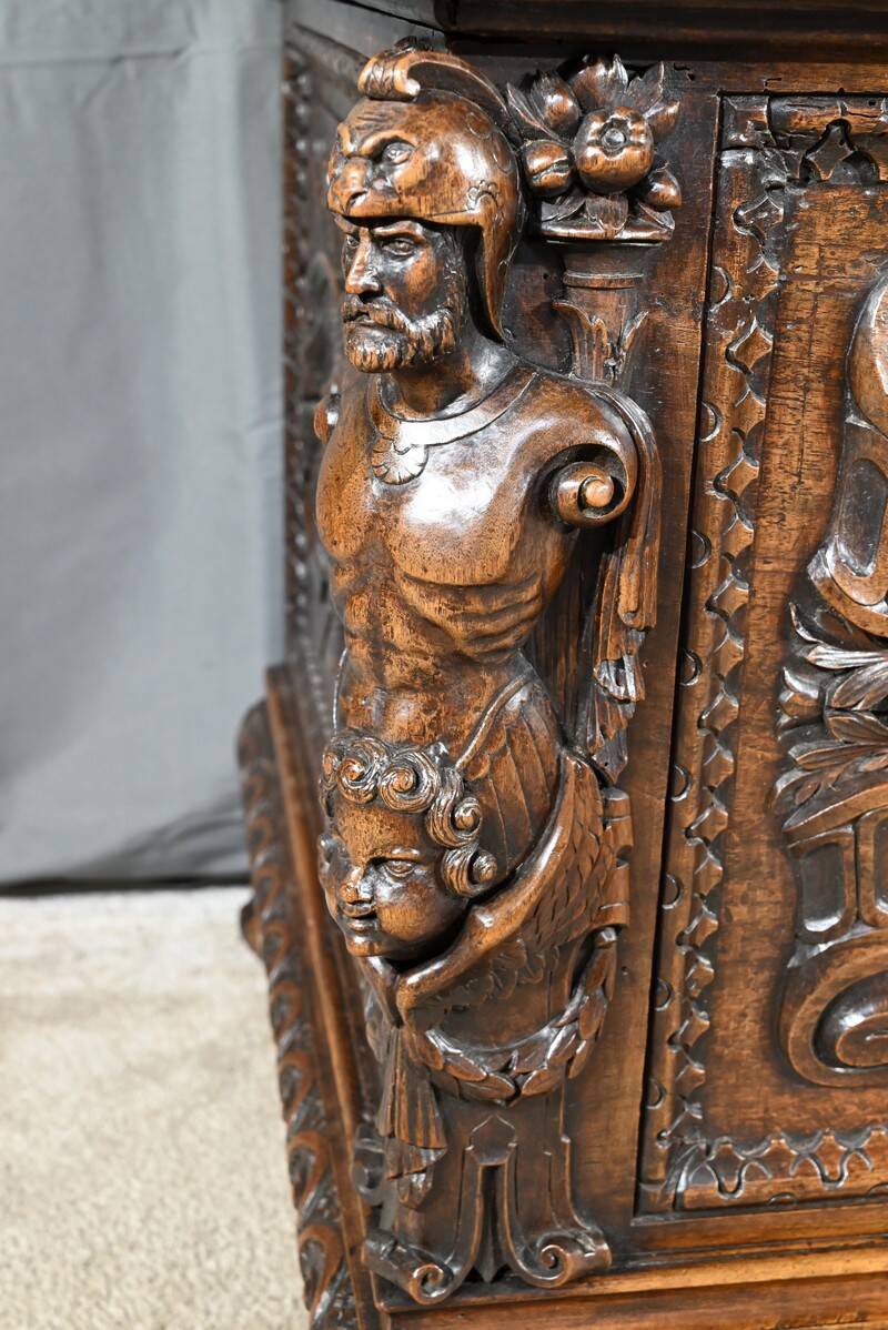 Coffre français en noyer, style Renaissance italienne – fin XVIIIème