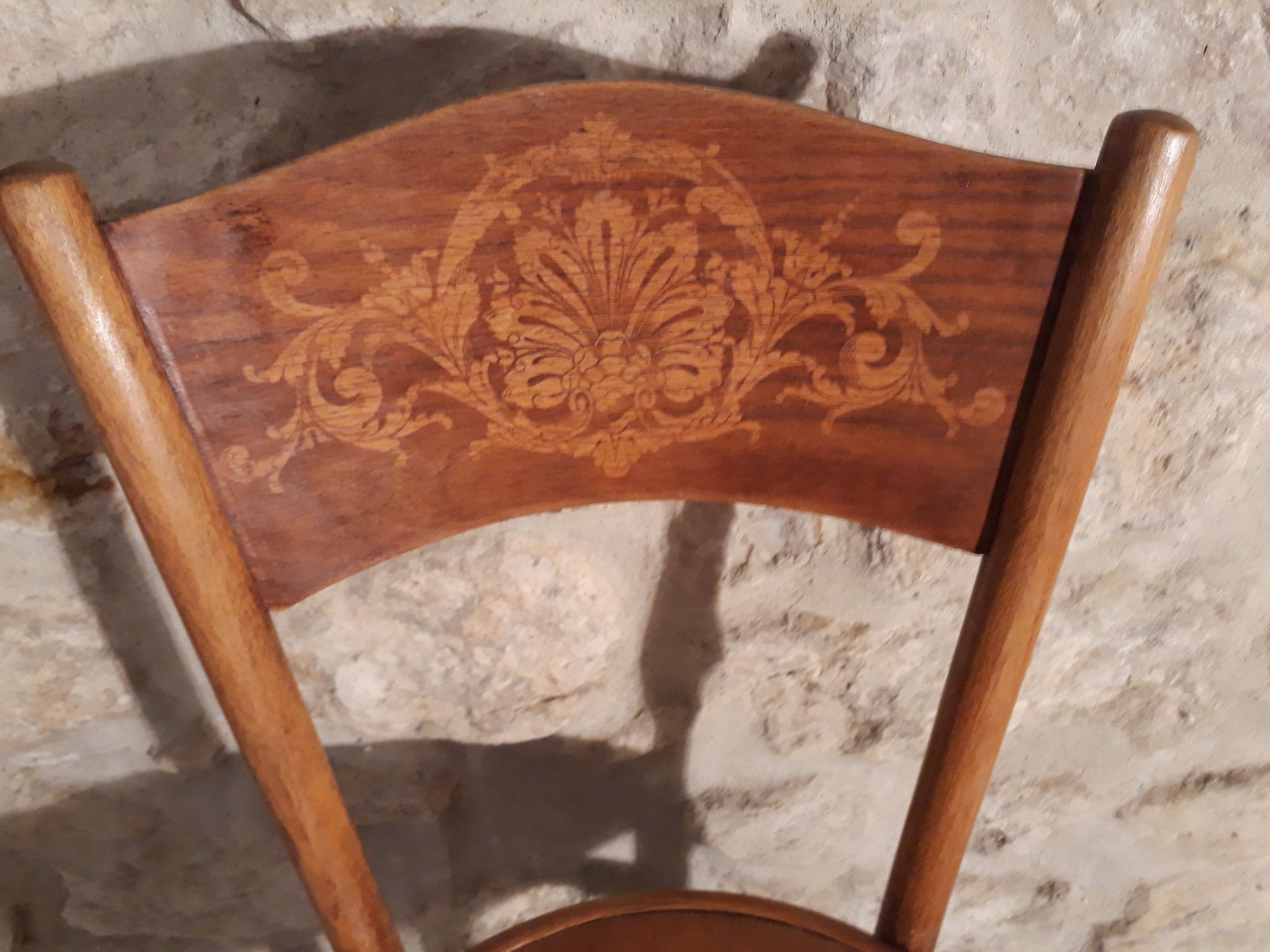 Chaise bistrot en bois courbé dossier avec décor