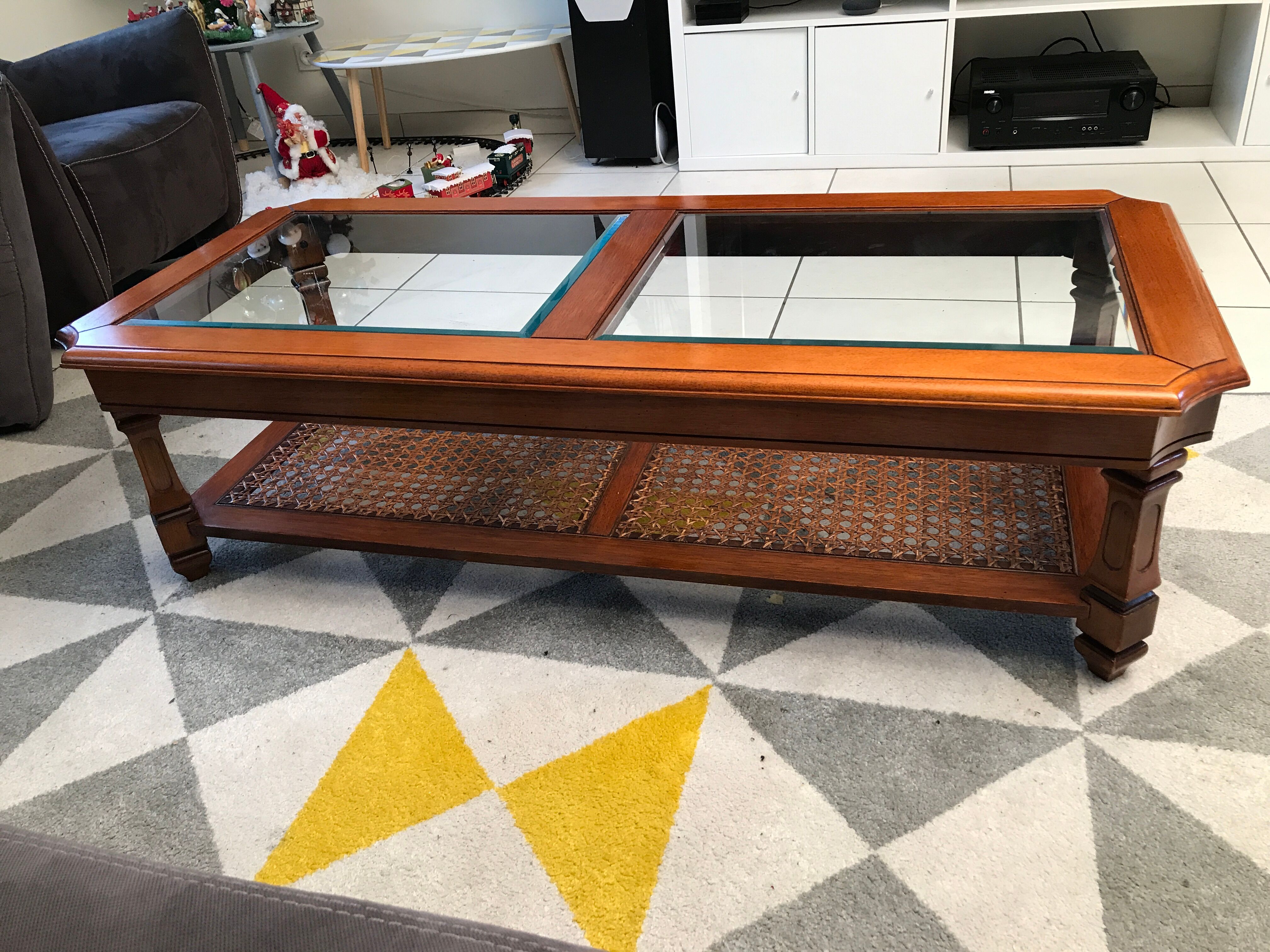 Table basse en merisier plateau verre cannage