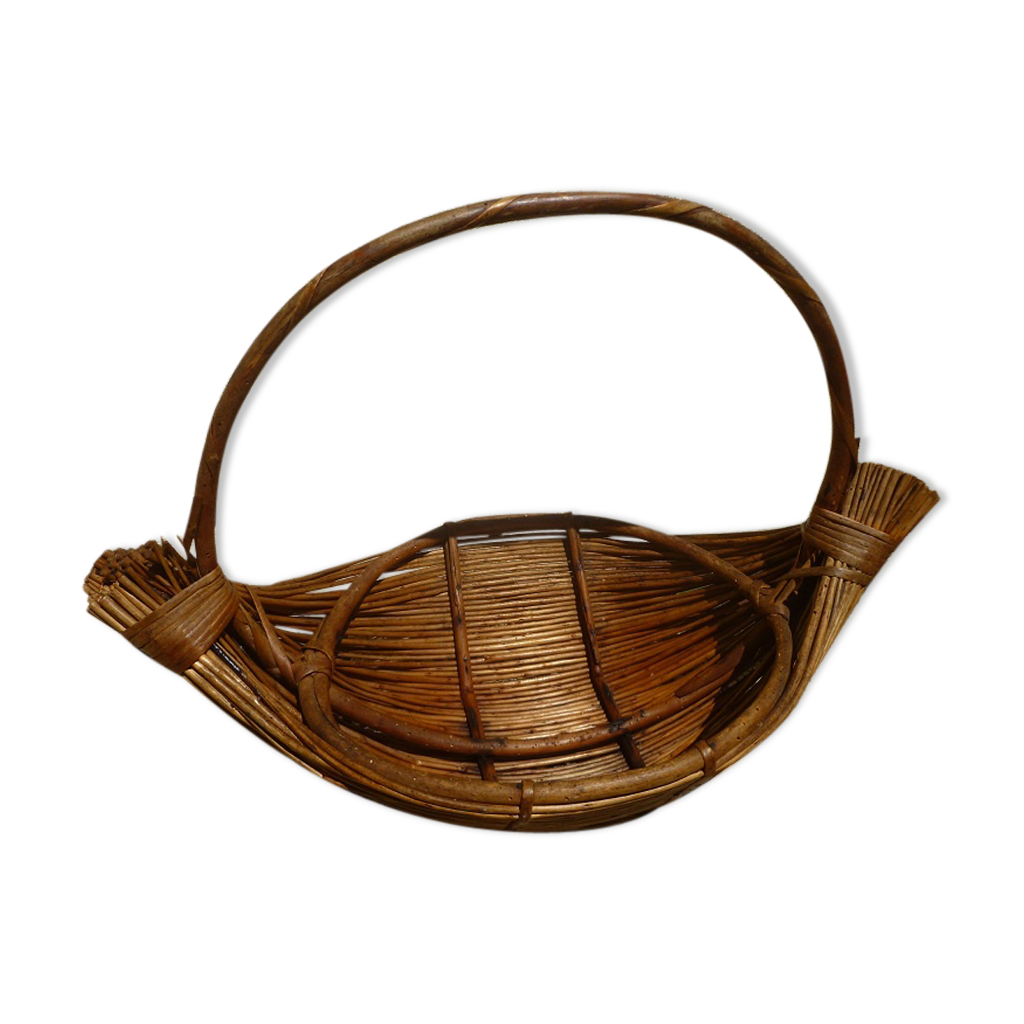 Basket rattan old vintage