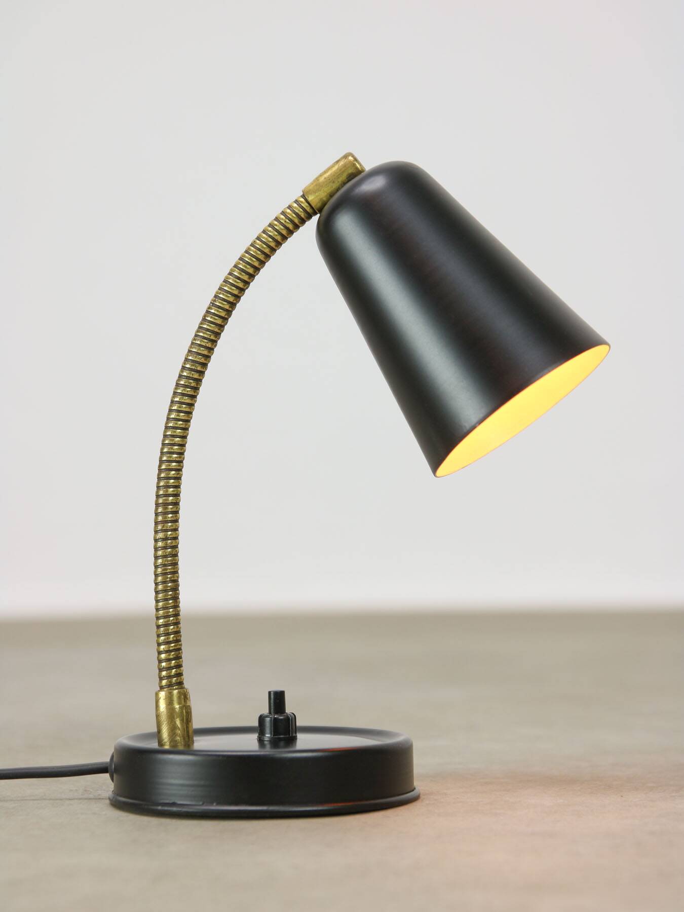 Mid-Century Italian Mini Gooseneck Table Lamp in Black and Brass