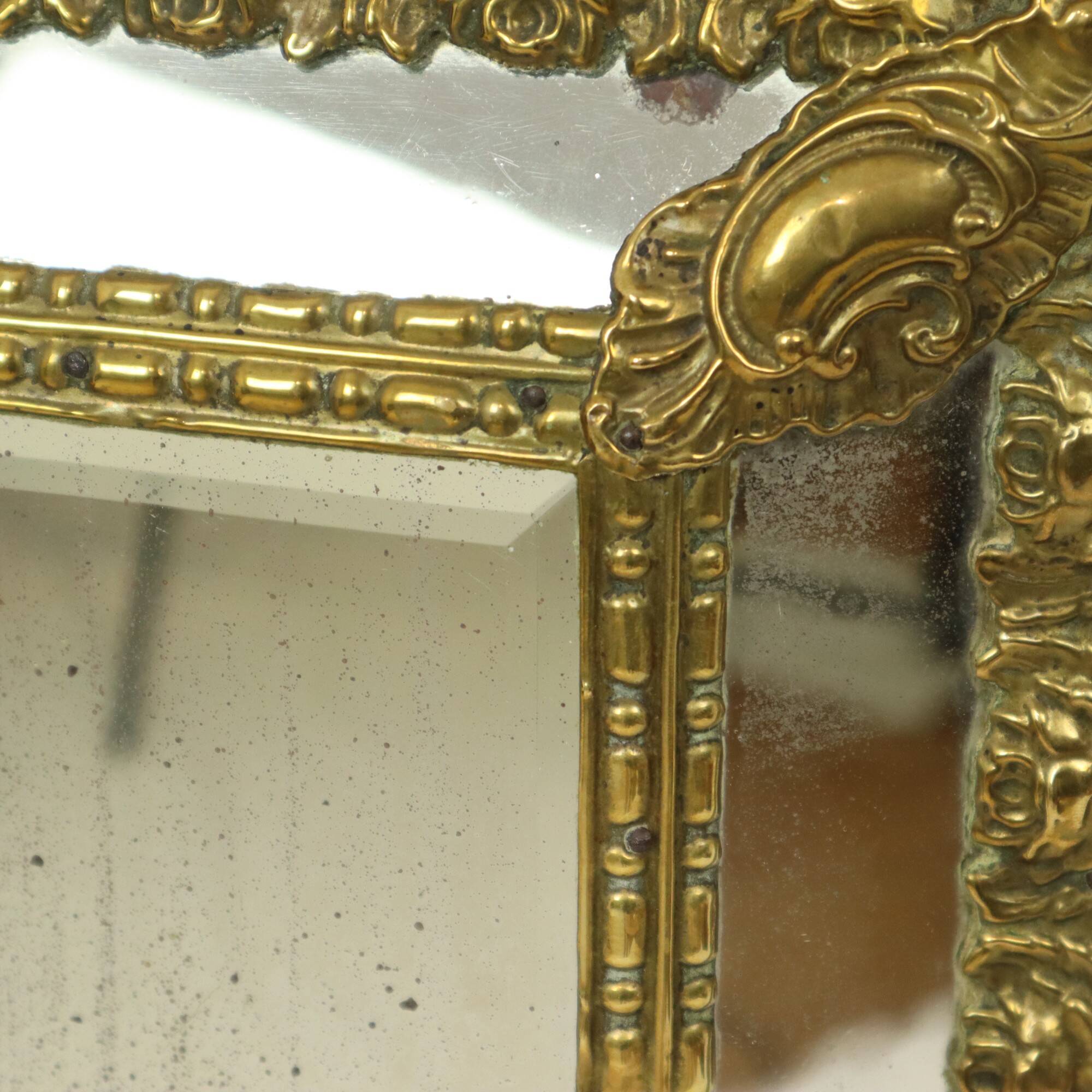Ancien miroir à coussin repoussé facetté France