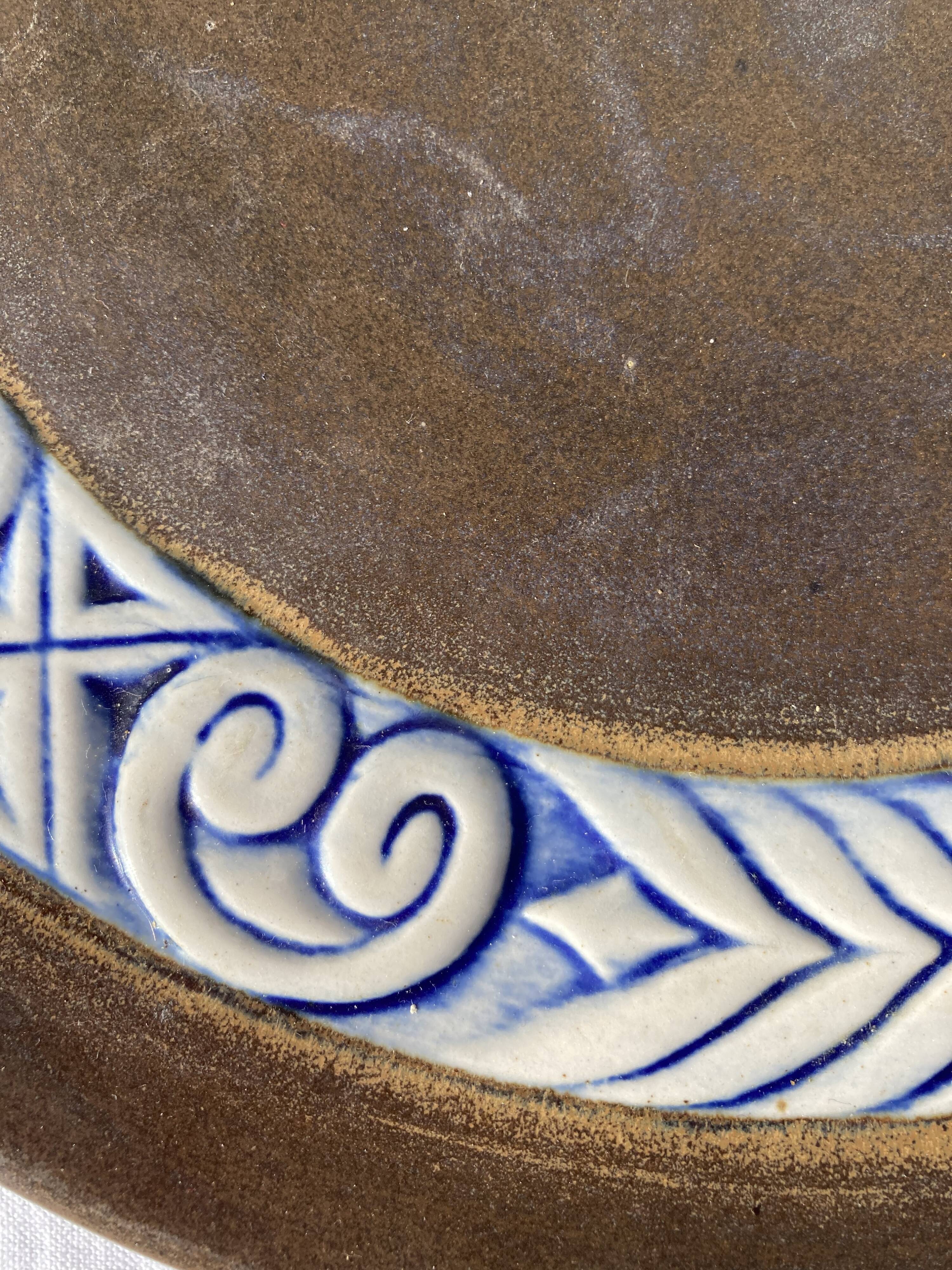 Pair of dishes or large plate in quimper sandstone vintage old art deco 1930