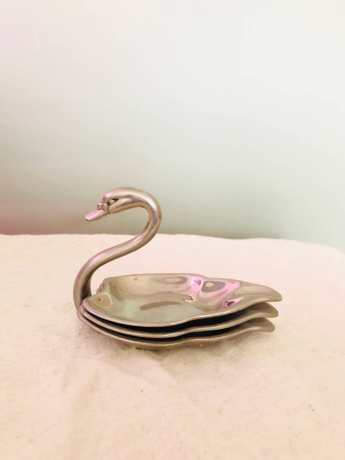 Small swan ashtray with silver metal cups