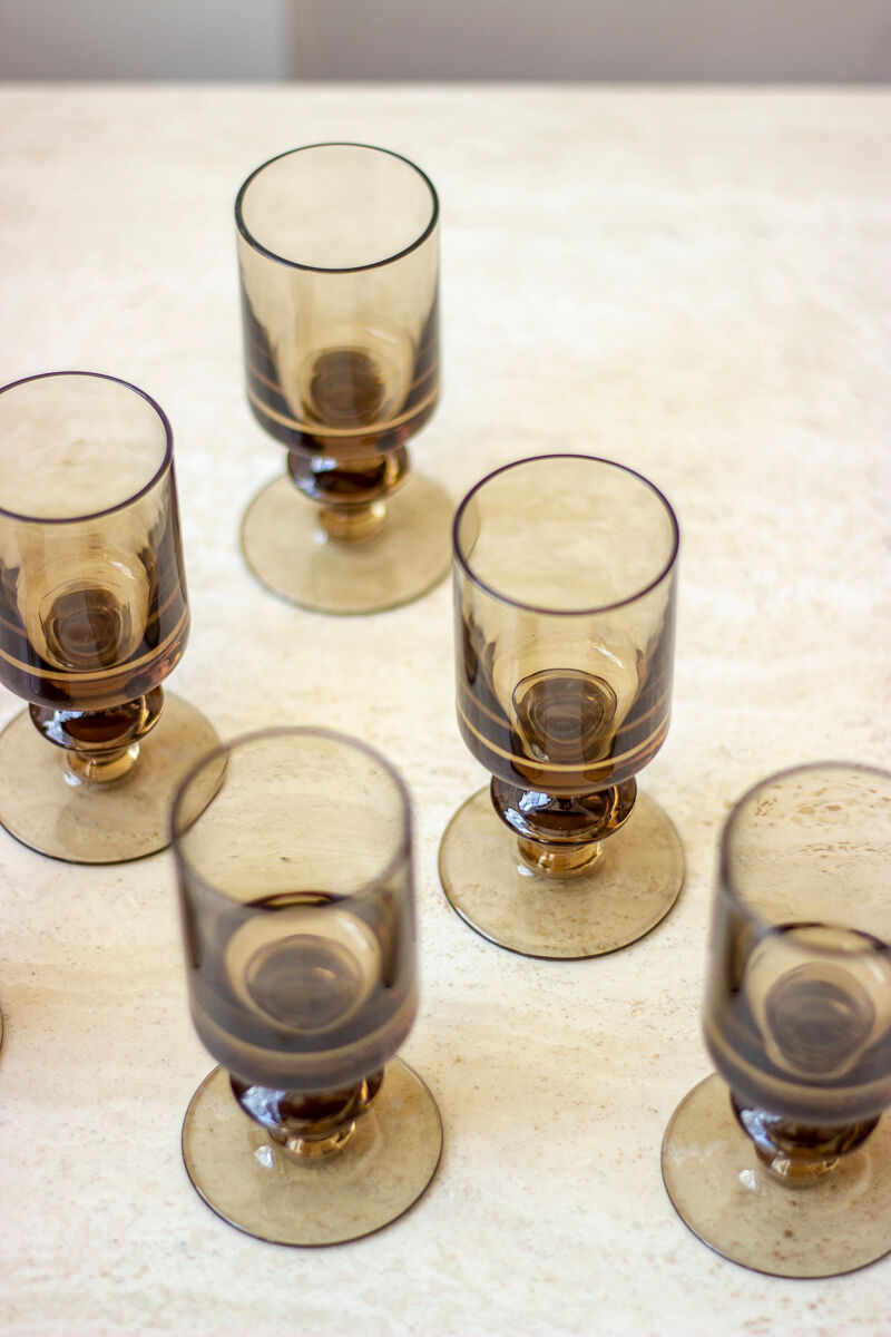 6 glasses in smoked glass foot