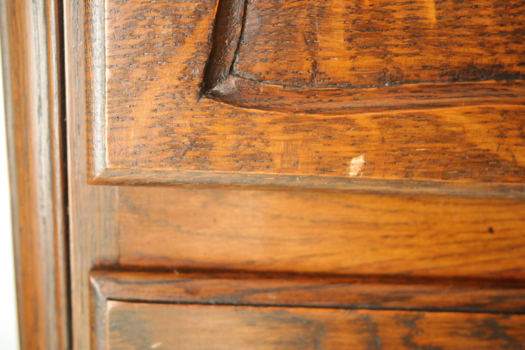Louis XV style commode in solid oak, 20th century.