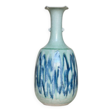 Japanese soliflore vase in ceramic Ofuke from Seto, signed Katō Tsuneji.