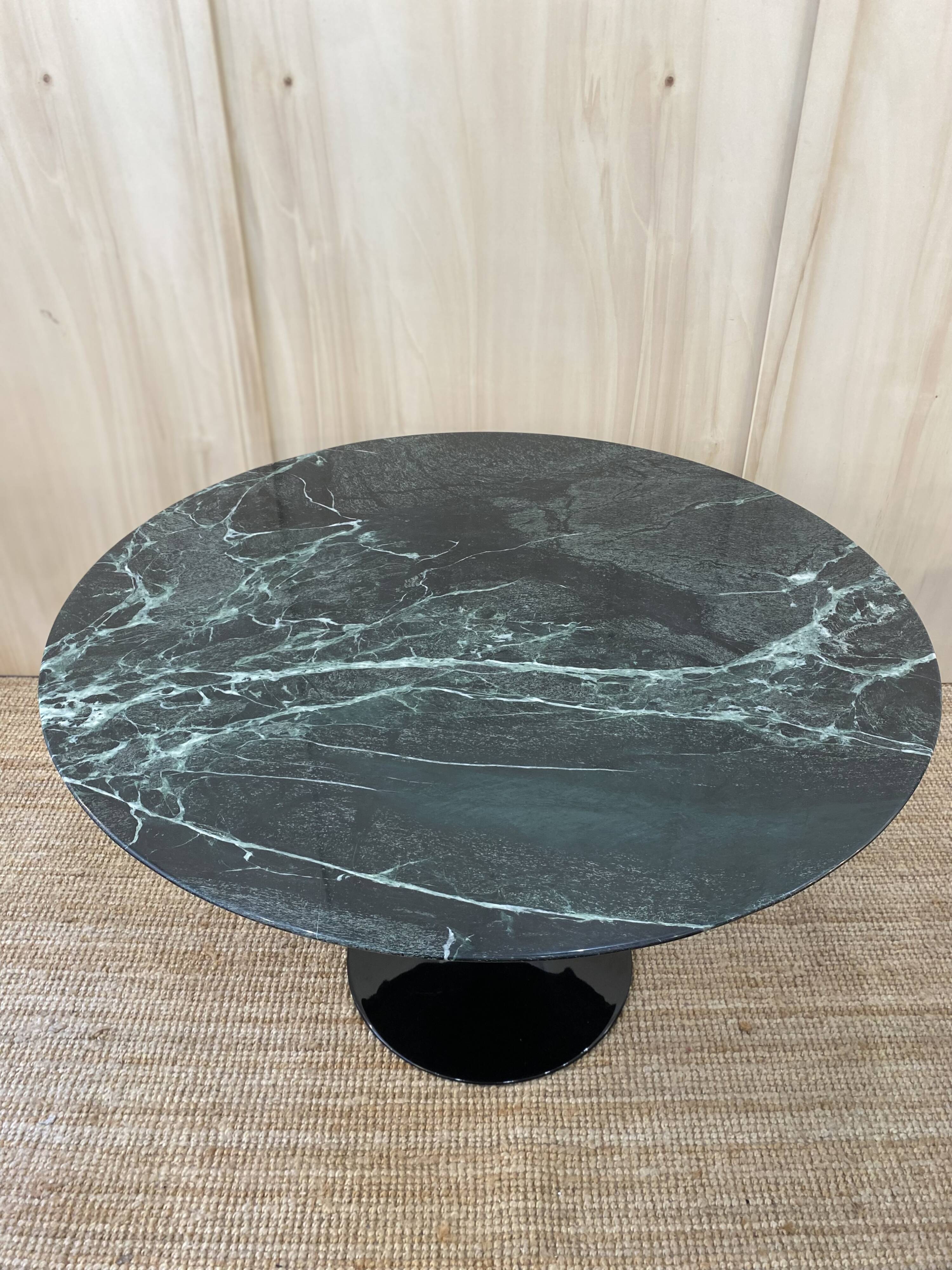 KNOLL round TULIP table in marble by Eero Saarinen