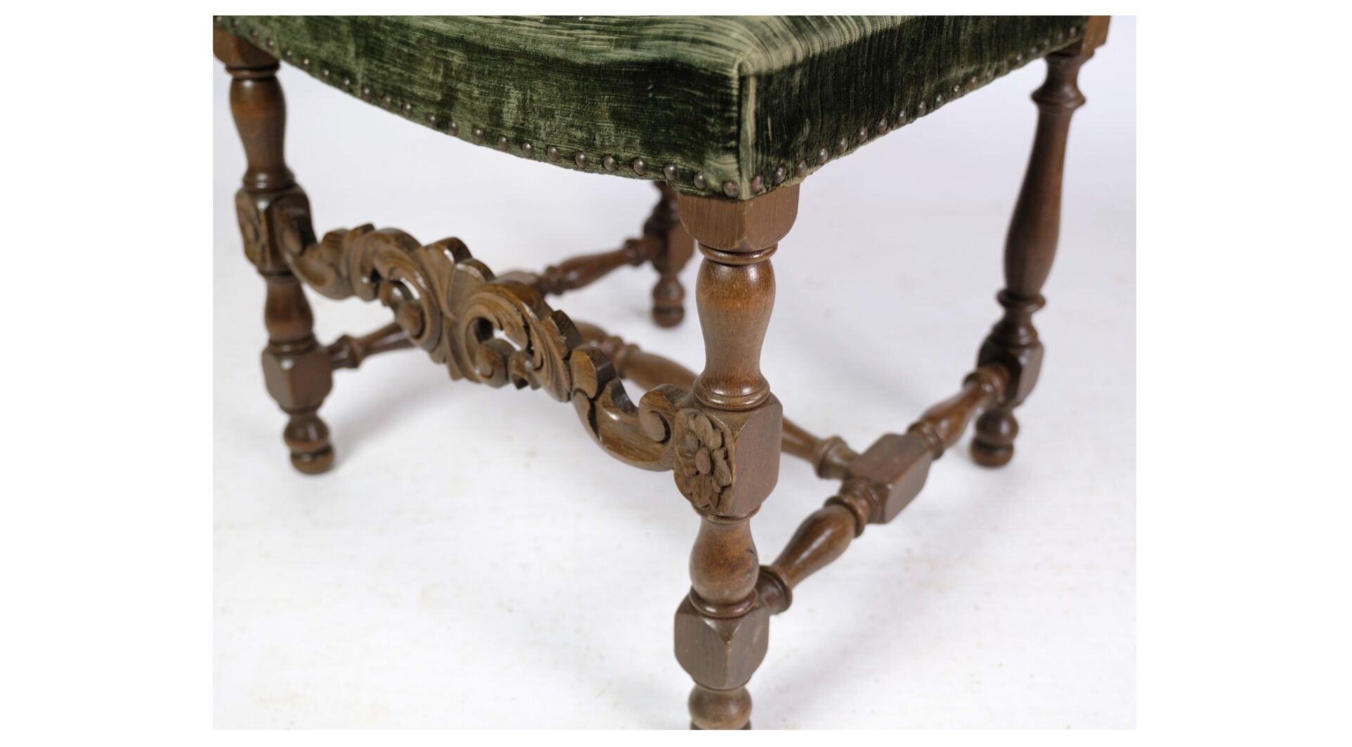 Oak chairs, Renaissance style