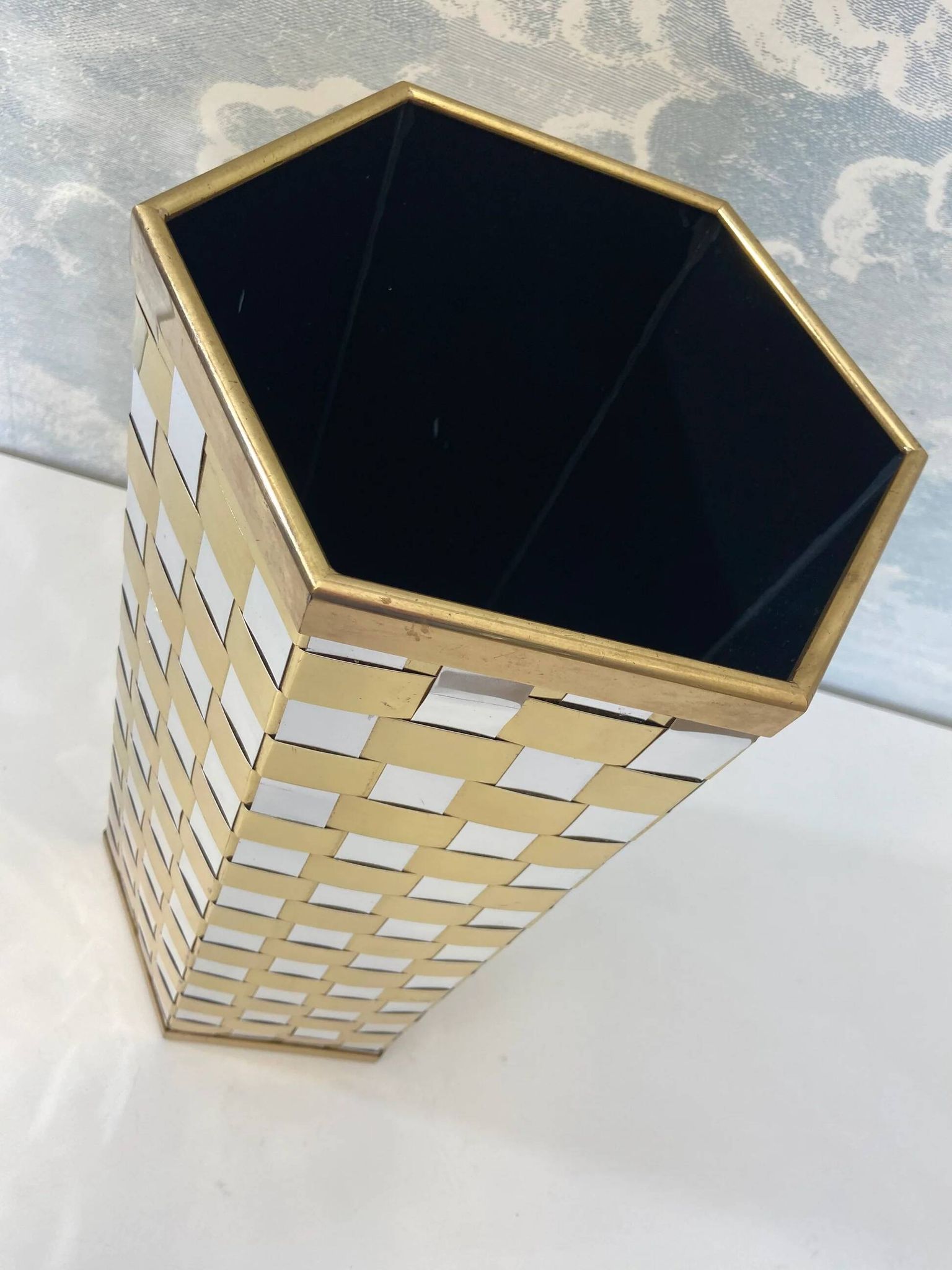 Hexagonal two-tone umbrella stand in the Italian style of Willy Rizzo from the 1970s.