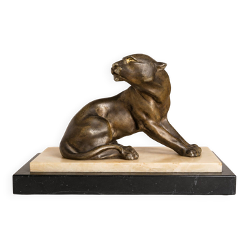 Art Deco panther in patinated cast iron on a base of onyx and black marble.
