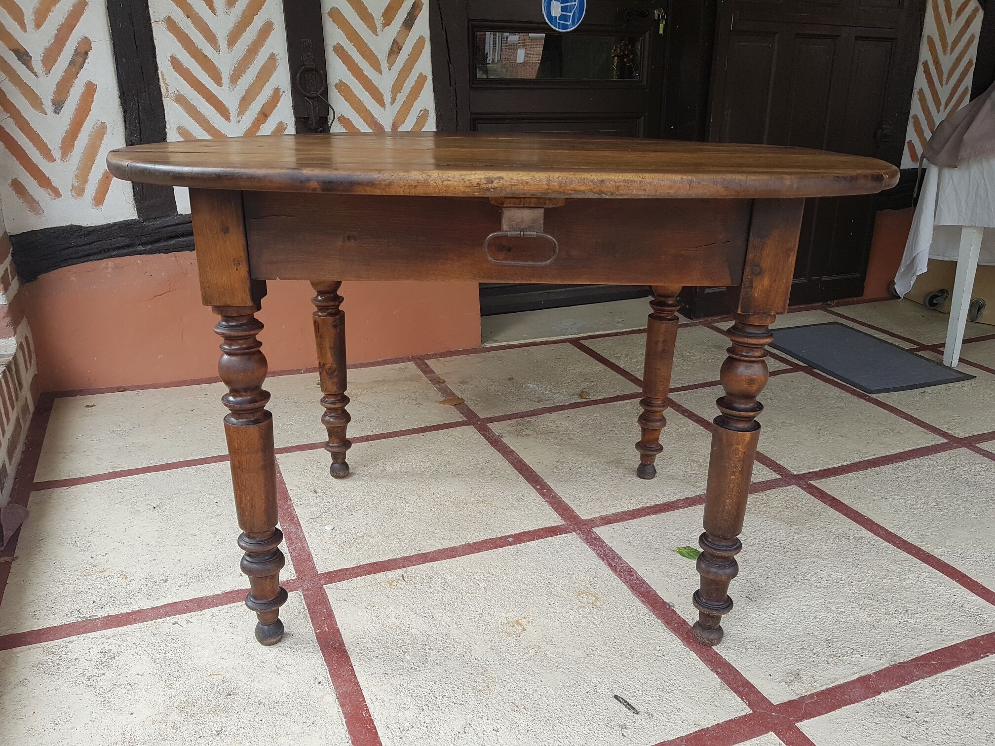 Table with flaps shutters extensions wood round oval 1900