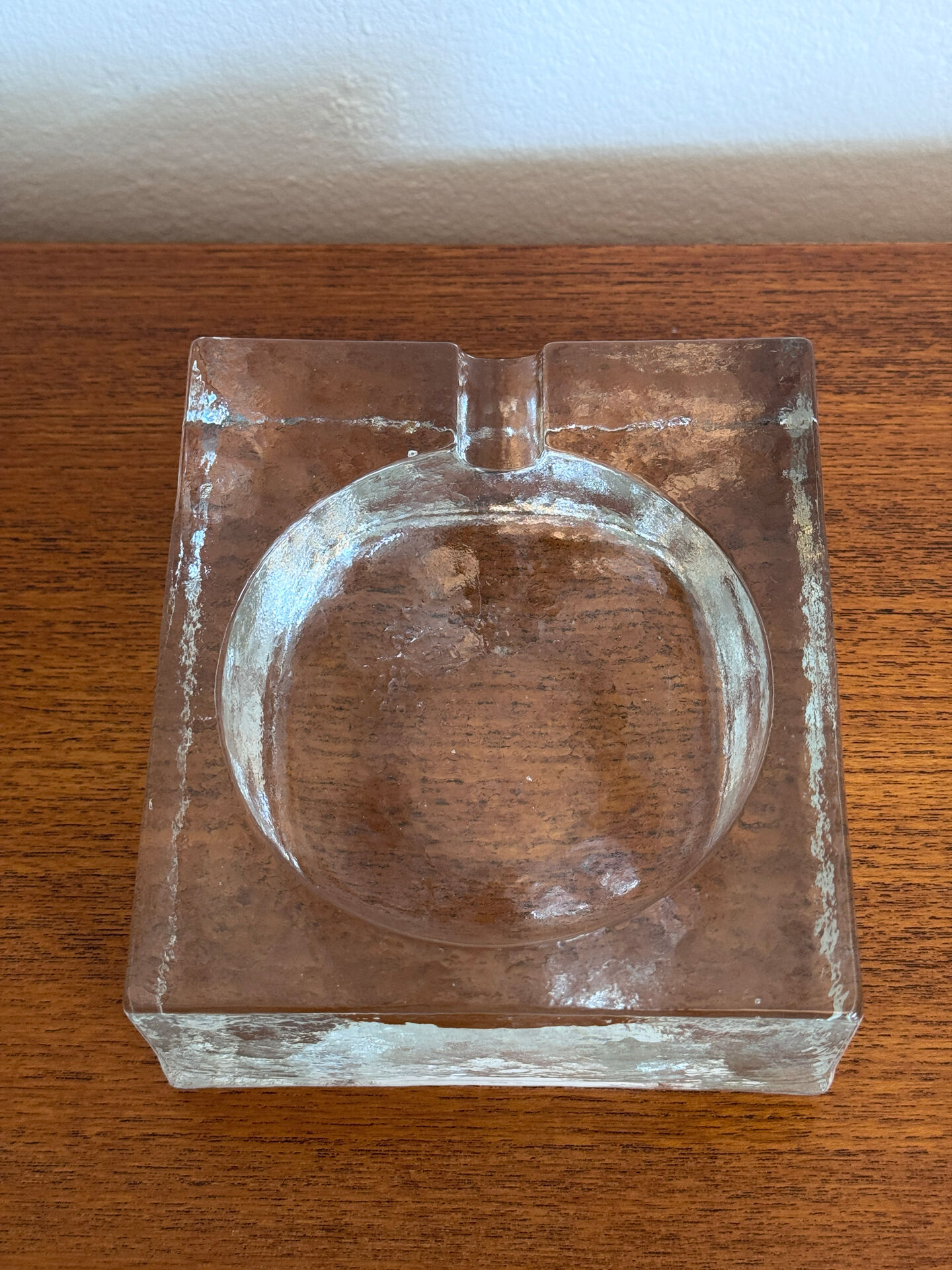 Vintage Brutalist schaal / asbak ijsglas